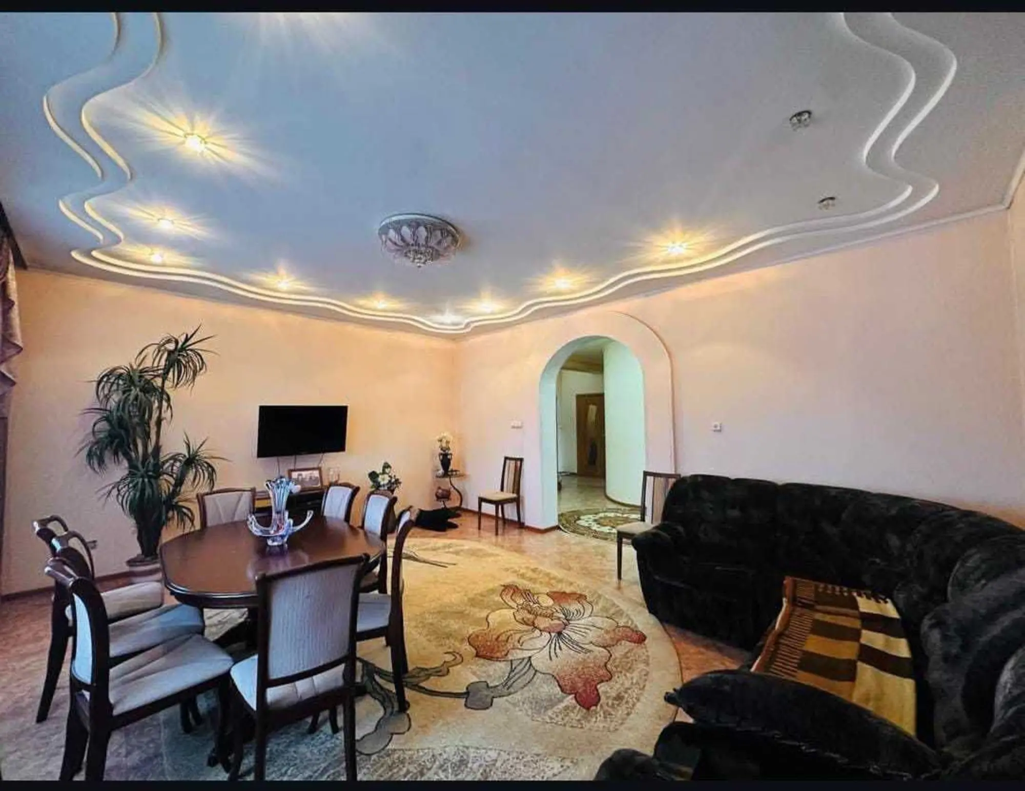 Предлагаем 6-ком коттедж по ул. Сатпаева (1 / 8)