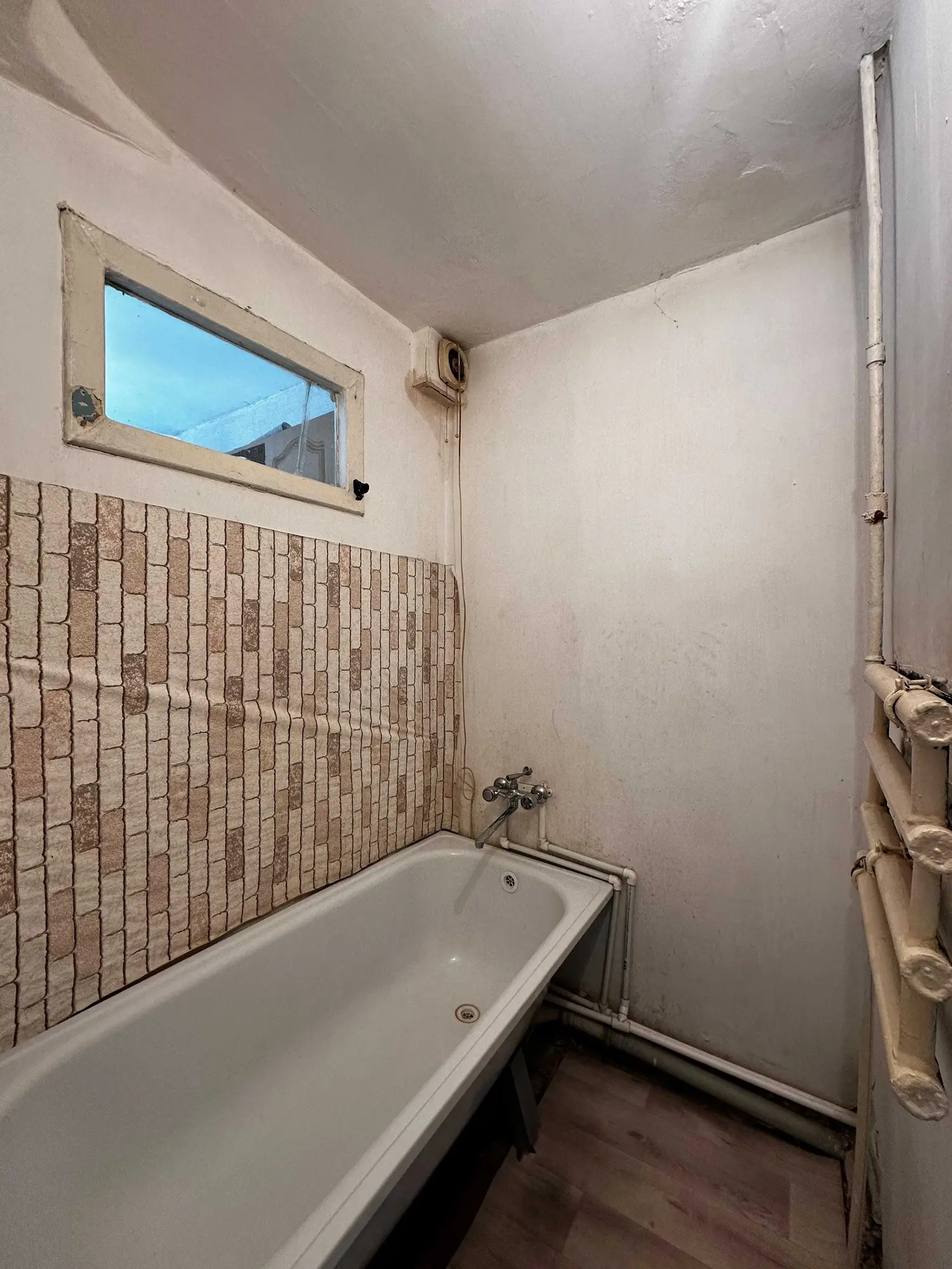 Предлагаем 2-ком квартиру на 31 квартале на 1 этаже (7 / 8)