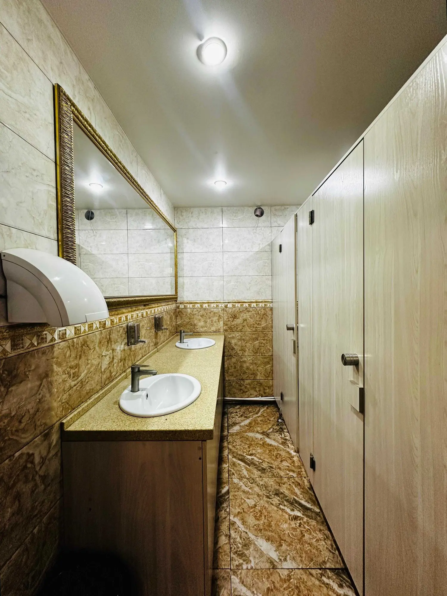 Предлагаем действующий рентабельный ресторан (7 / 8)