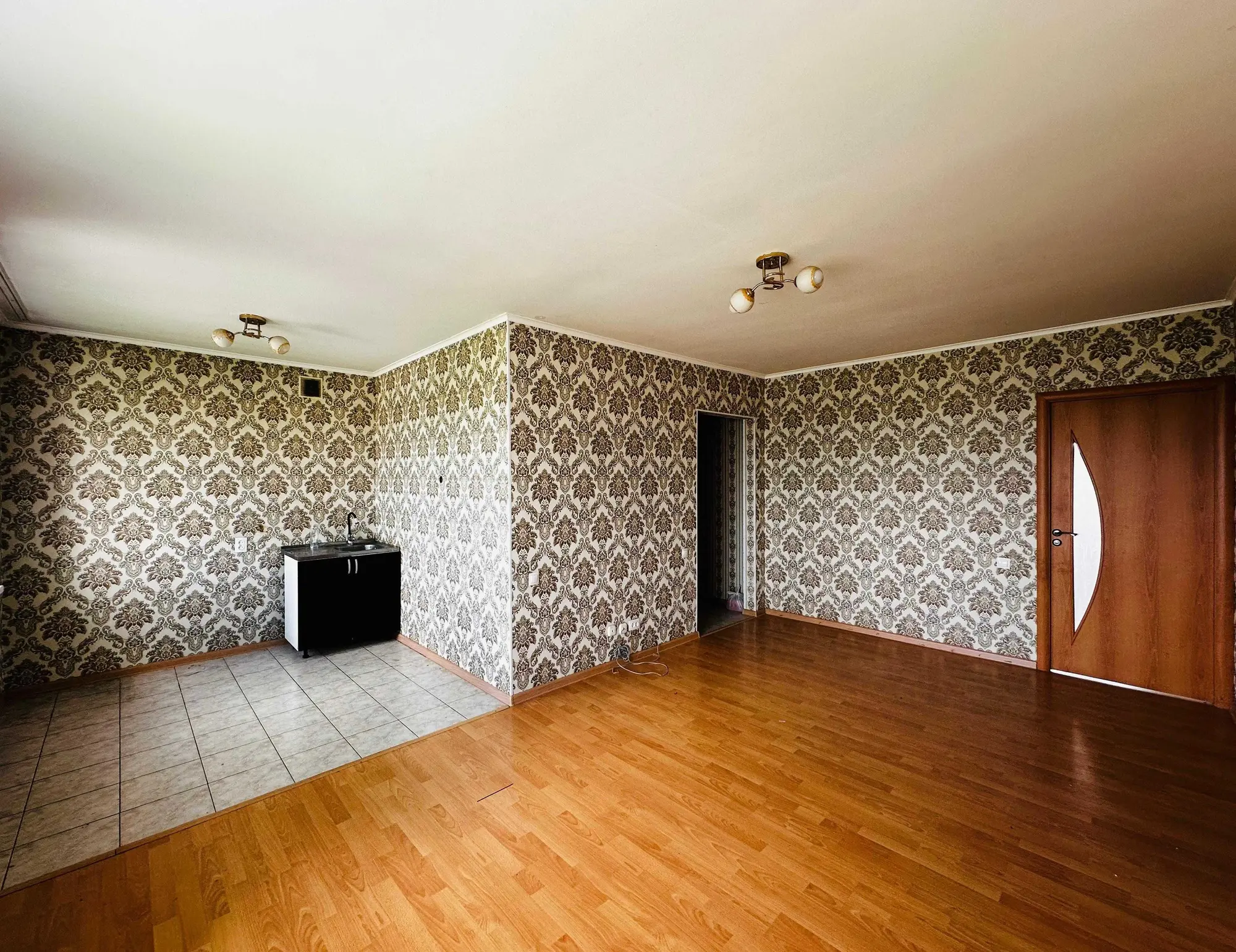 Предлагаем 2-ком квартиру студию на 27 квартале на 5 этаже (2 / 6)