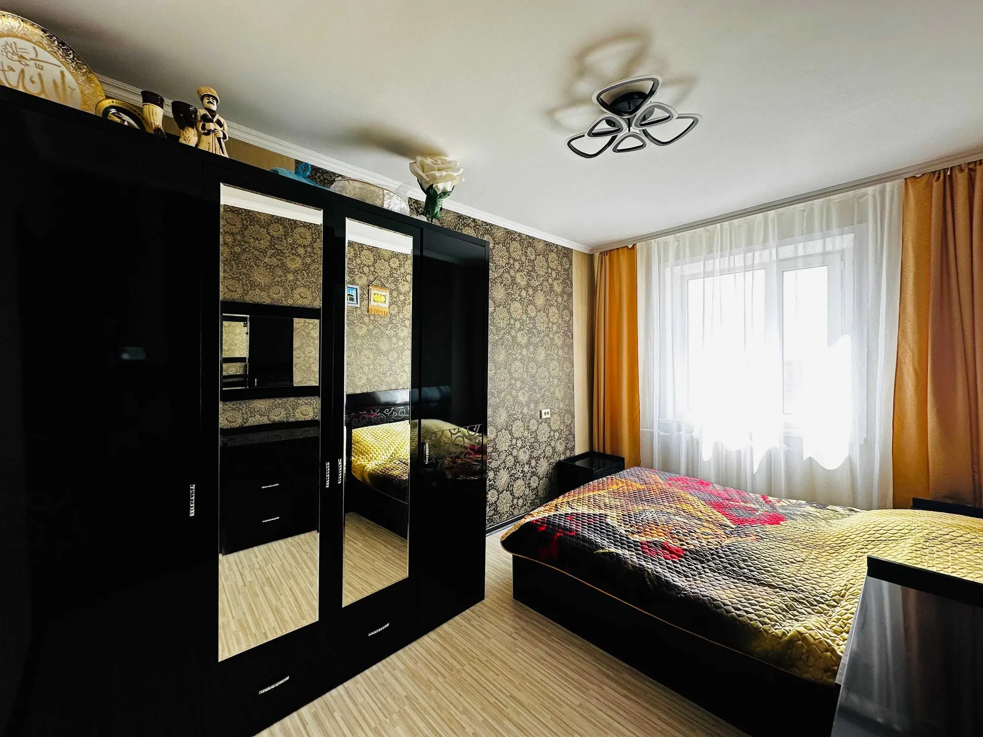 Предлагаем 3-ком квартиру в Центре-3 на 4 этаже (3 / 8)