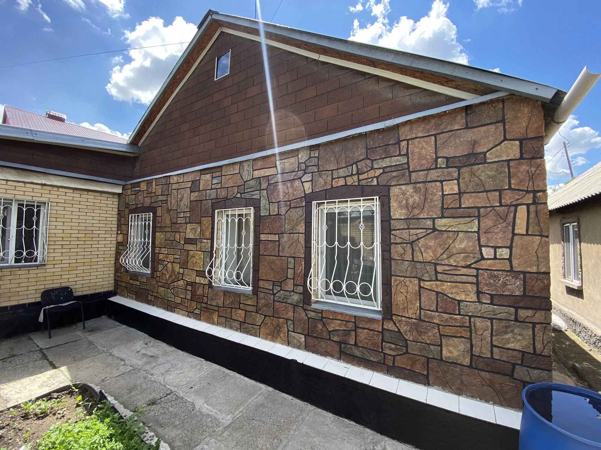 5 ком дом в р-не Жаровни. Все коммуникации центральные. Дом кирпичный (1 / 20)