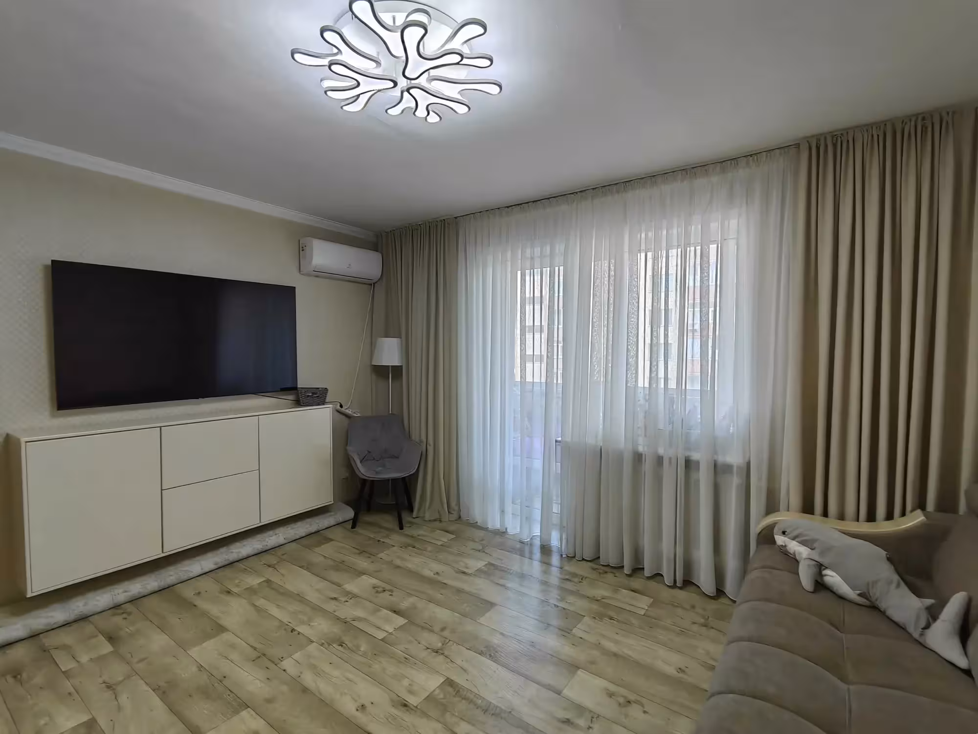 Улучшенная 2-комнатная 54м² в городе ул.Ермекова 106а, 7 этаж, 2007г.п (2 / 20)