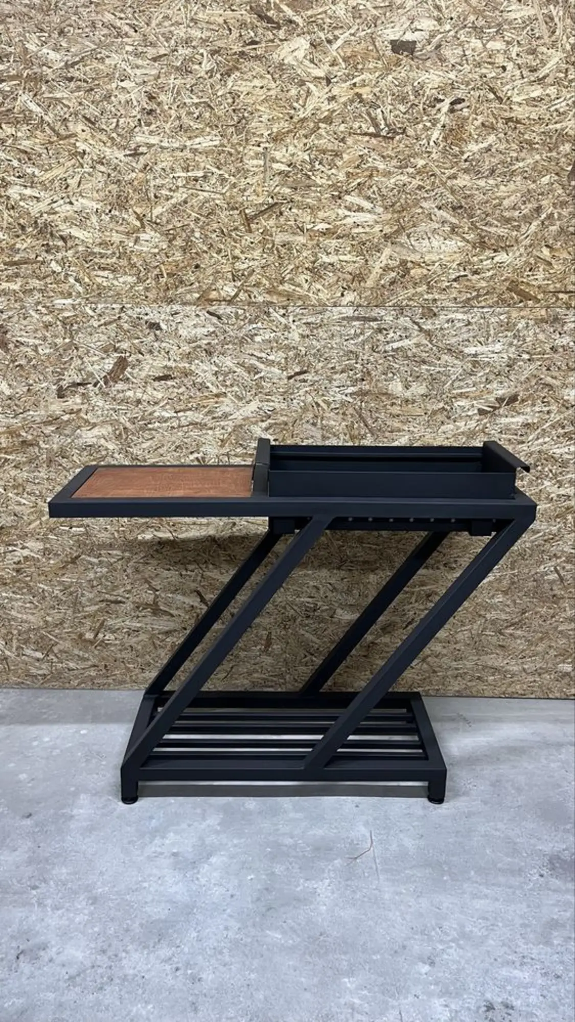 Мангал в комплекте со столом. (1 / 3)