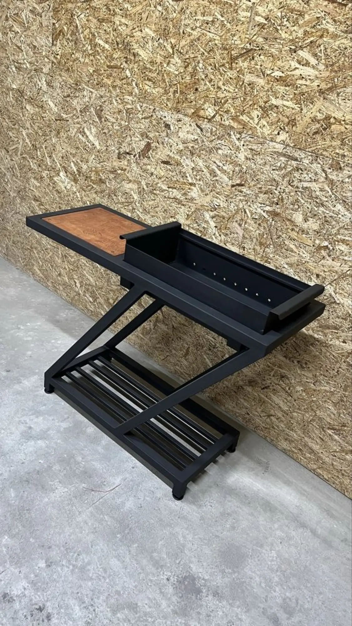 Мангал в комплекте со столом. (2 / 3)