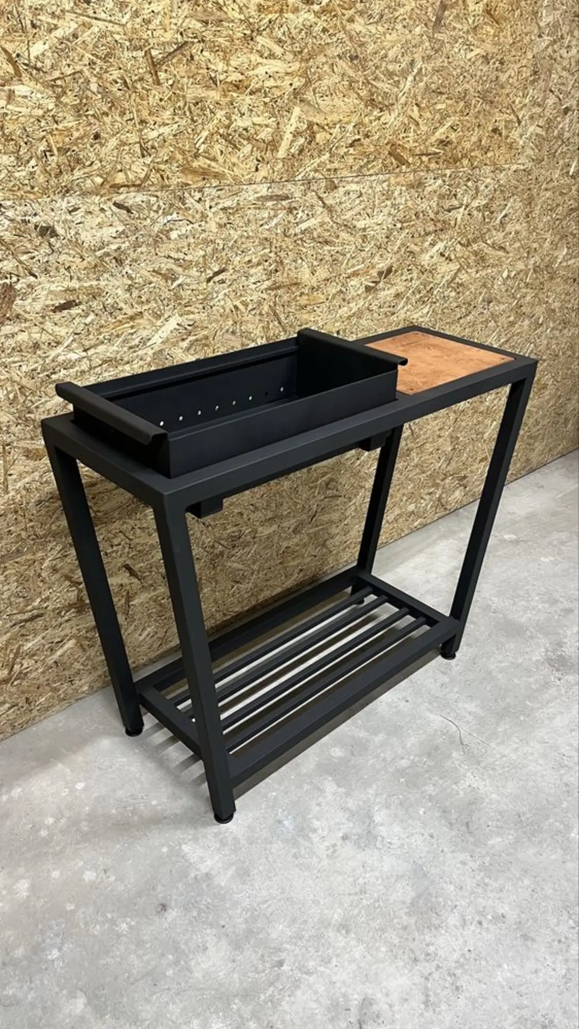 Мангал с рабочей зоной. (1 / 3)