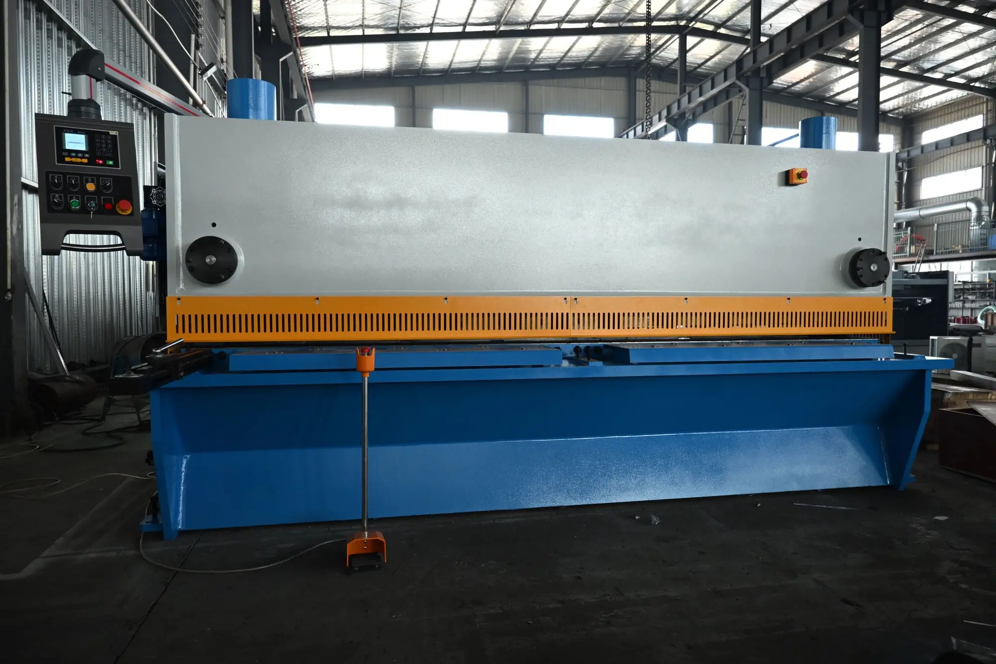 Гильотина для листового металла (1 / 7)