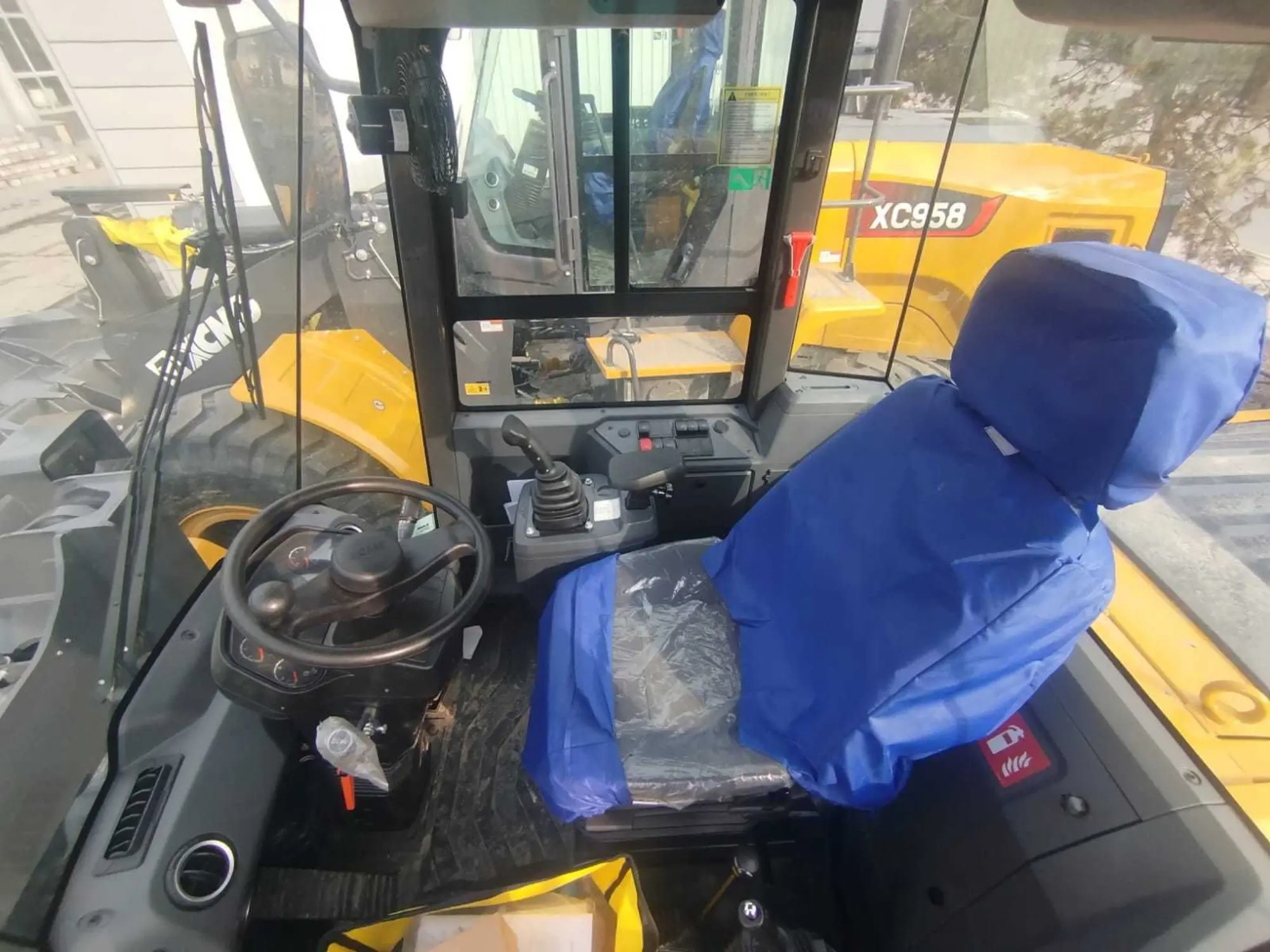 Фронтальный погрузчик XCMG XC936 (2 / 6)