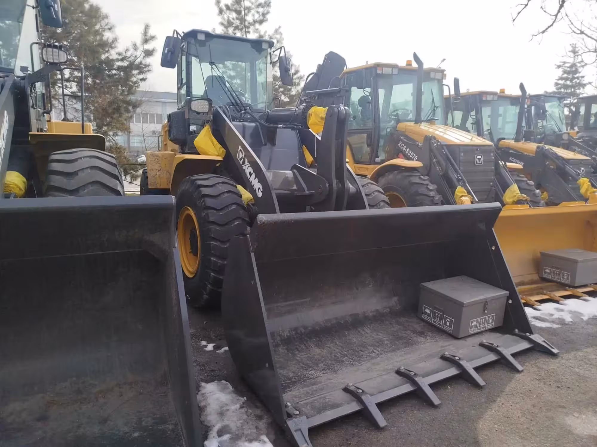 Фронтальный погрузчик XCMG XC936 (4 / 6)