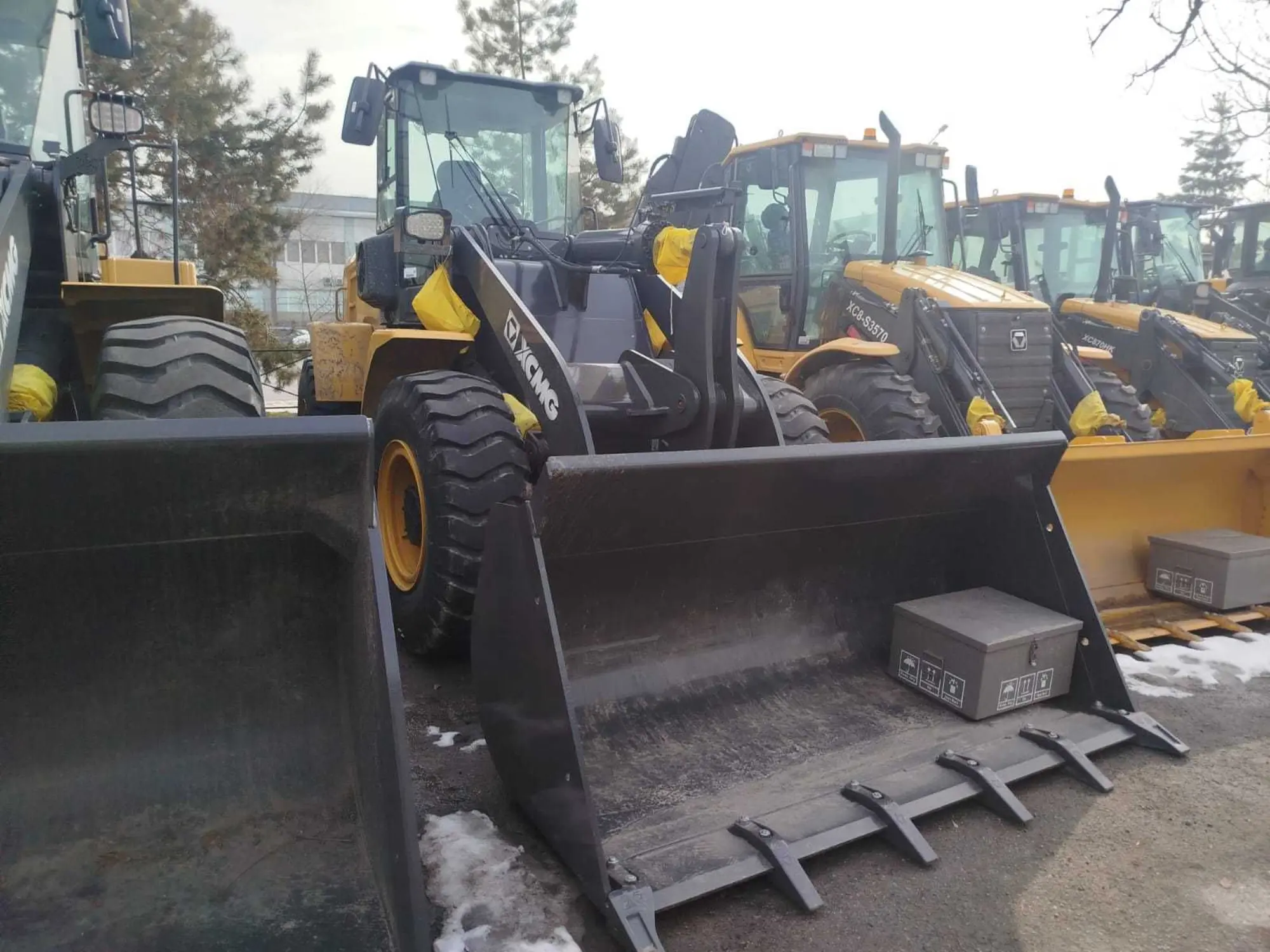 Фронтальный погрузчик XCMG XC936 (4 / 6)