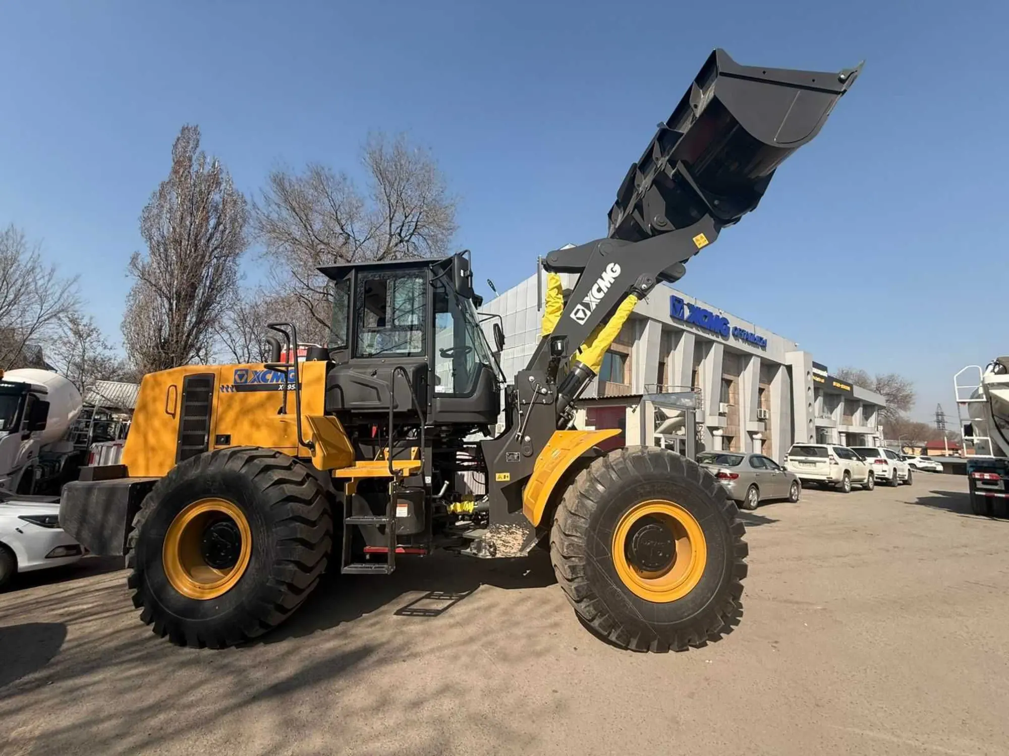 Фронтальный погрузчик XC956 (1 / 1)