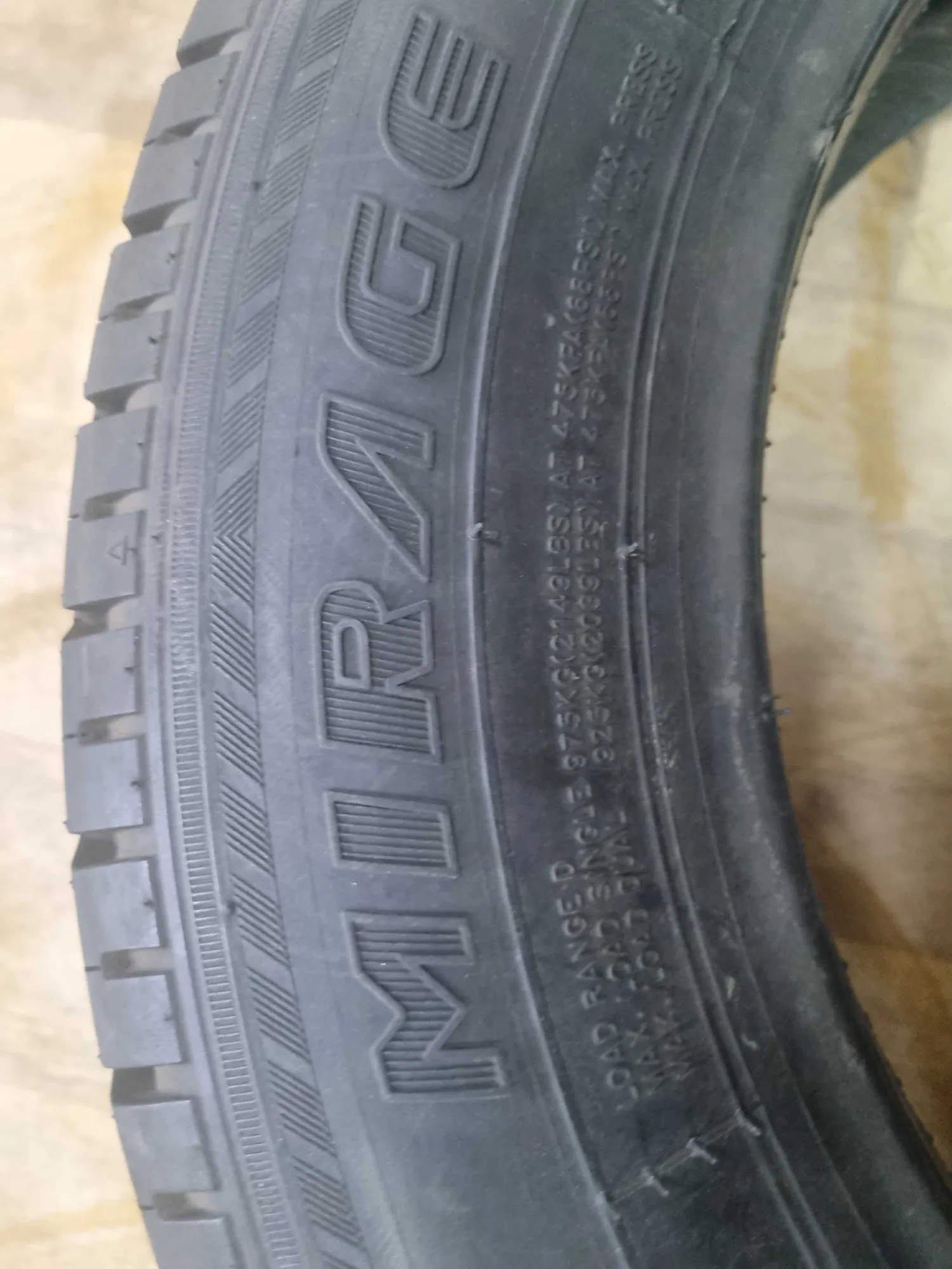 205/65R16C 107/105T  Mirage (2 / 7)