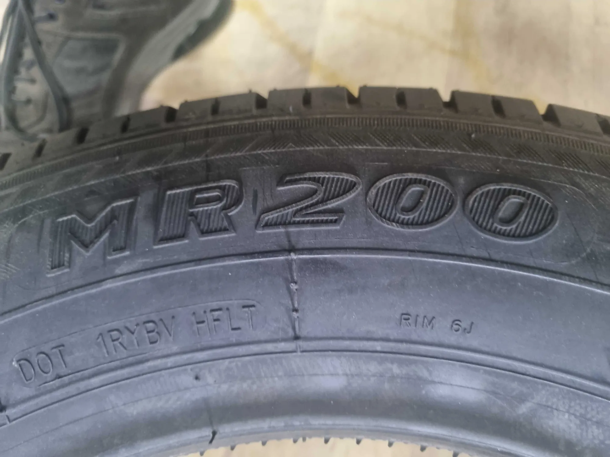 205/65R16C 107/105T  Mirage (4 / 7)