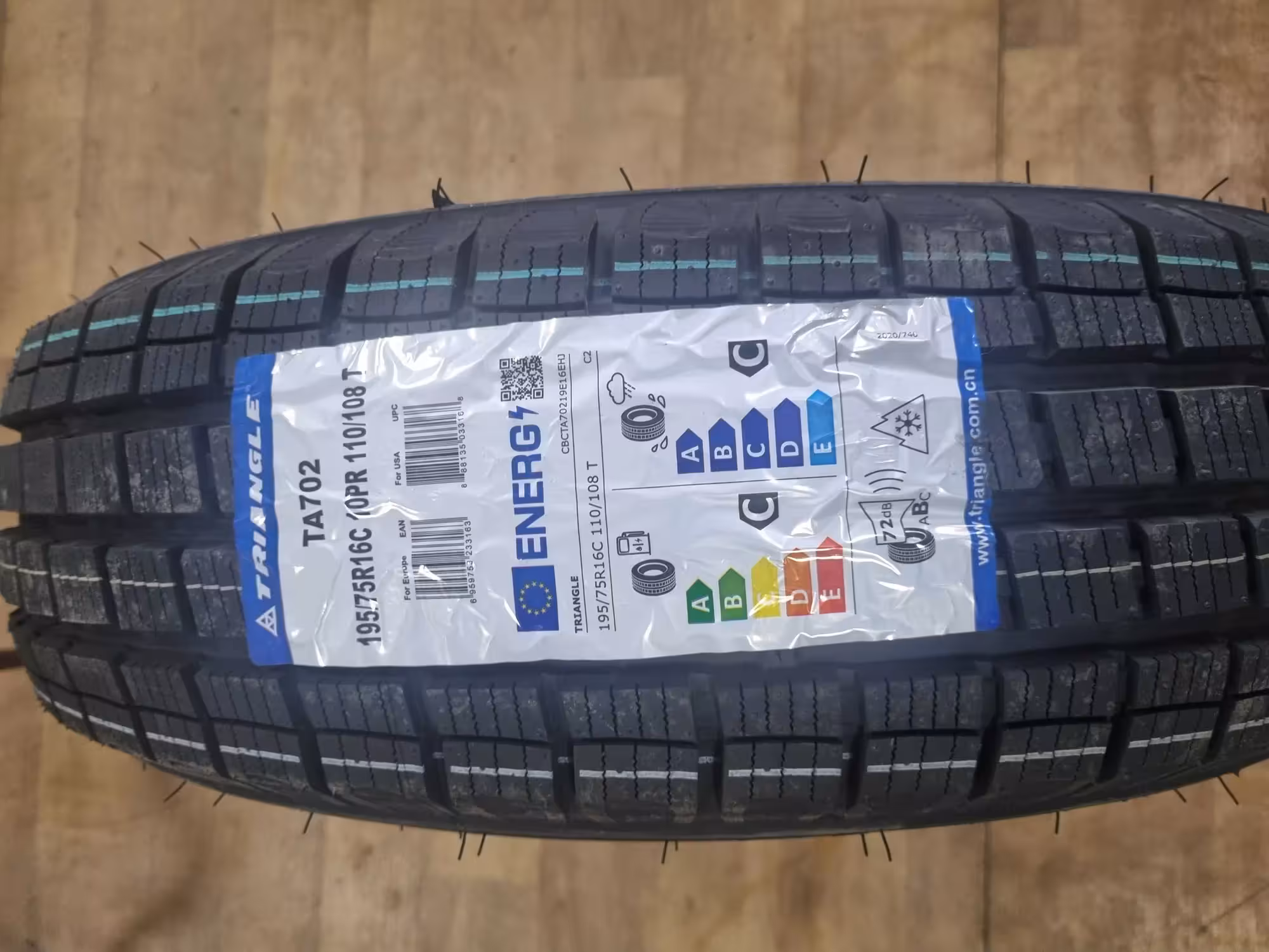 195/75 R16C TA702 Triangle 110/108 T  10PR (1 / 7)
