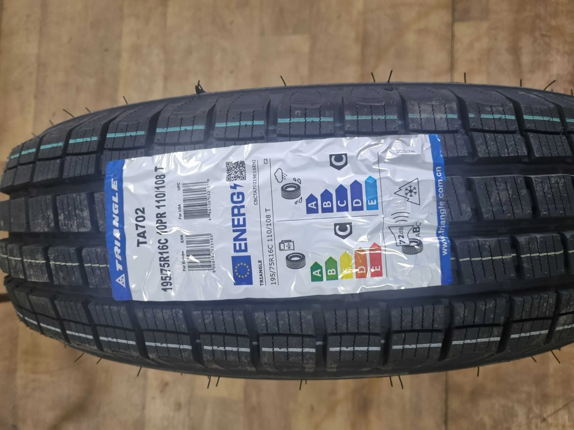 195/75 R16C TA702 Triangle 110/108 T  10PR (1 / 7)