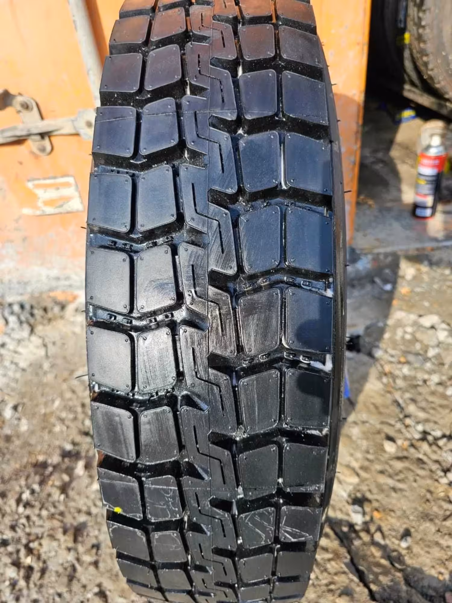 7. 50 R16 -14PR TR690 122/118 K, TRIANGLE с усиленным протектором (1 / 6)