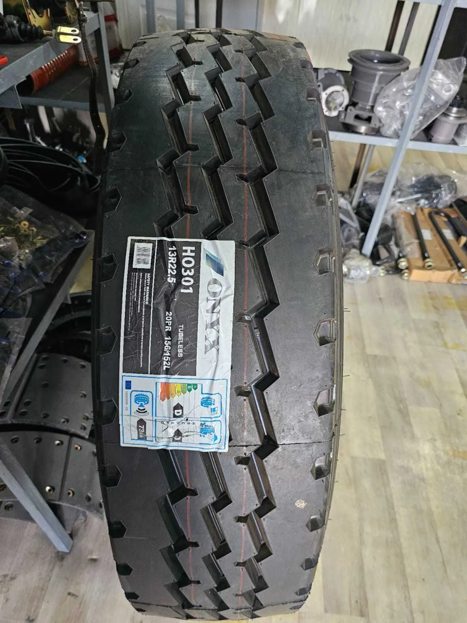 13R22,5 20PR HO301 156/152L ONYX (1 / 6)