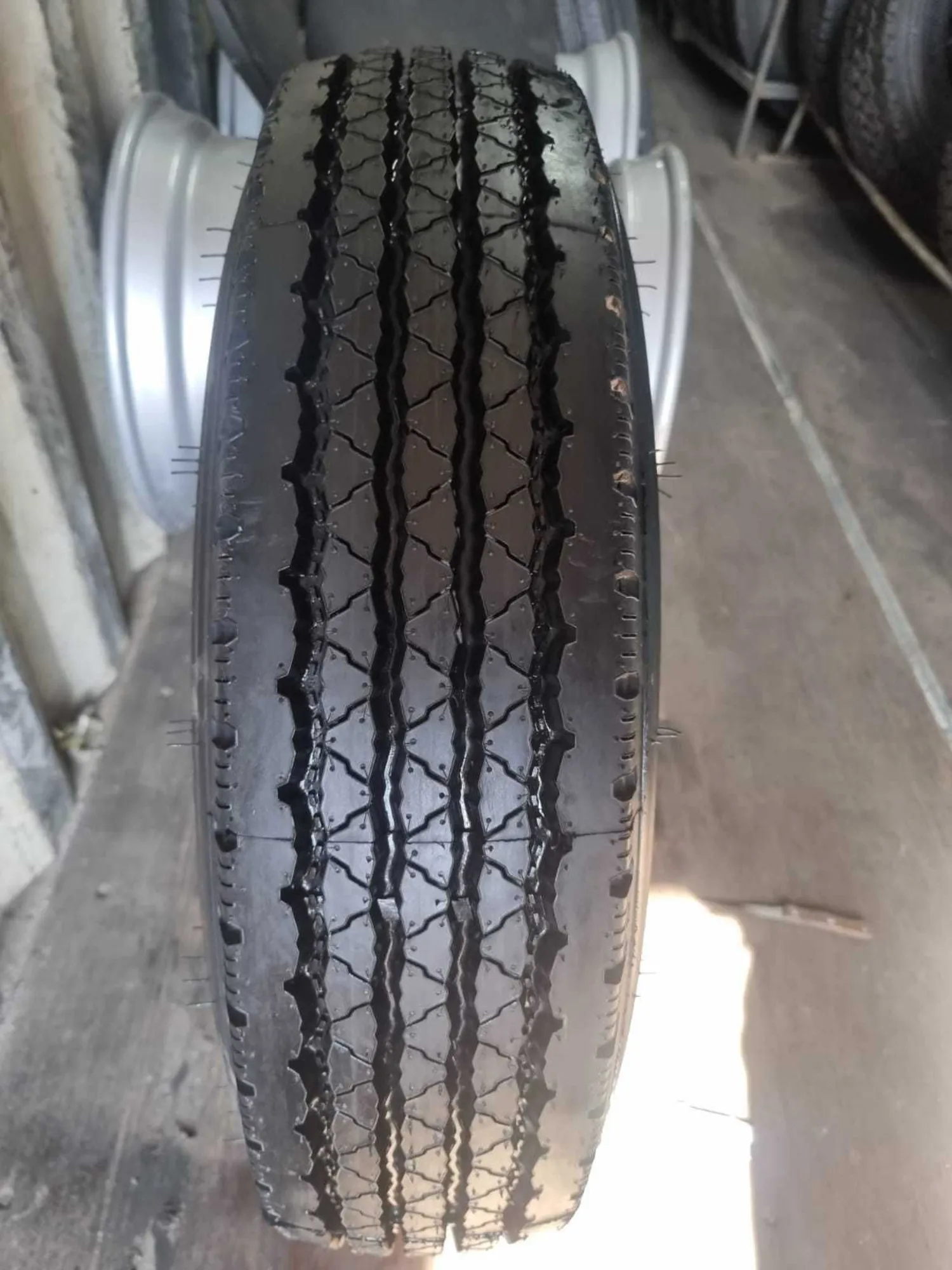 8.25R15 TR-18PR TR693 （143/141J） TRIANGLE, в рассрочку (1 / 5)