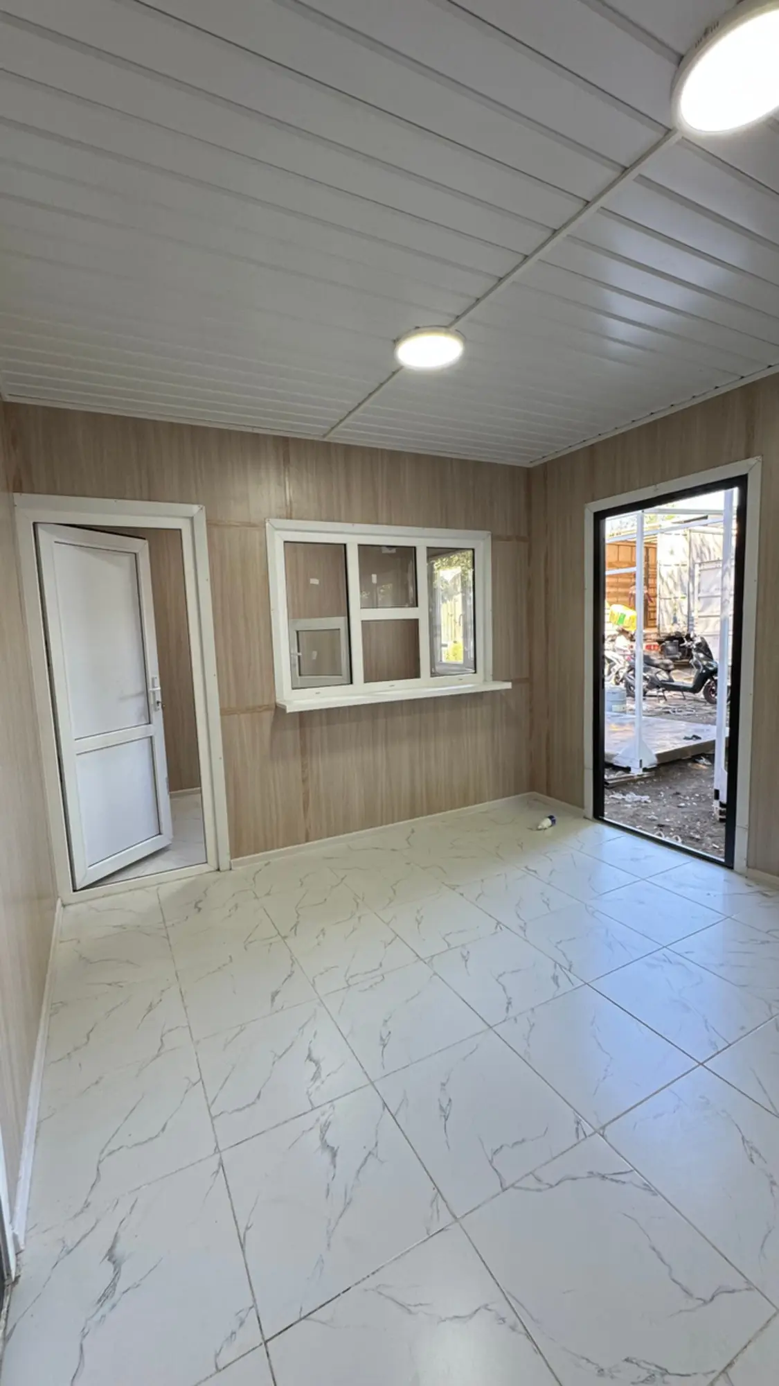 КПП с окном для передачи документов (3 / 6)