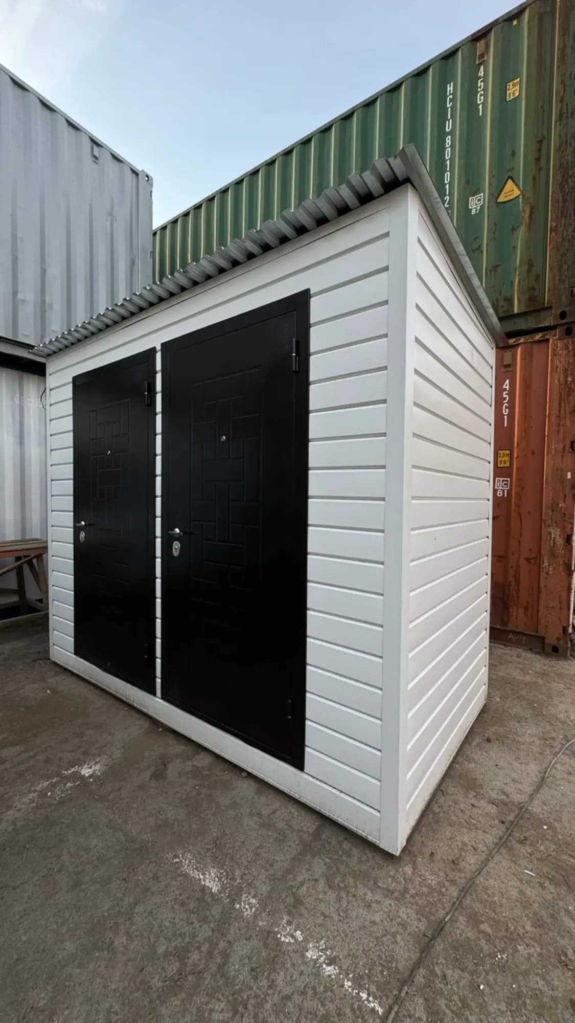 Санузел с двумя кабинками (3 / 8)