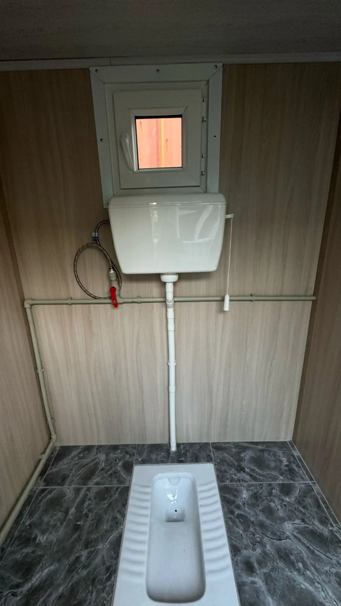 Санузел с двумя кабинками (6 / 8)