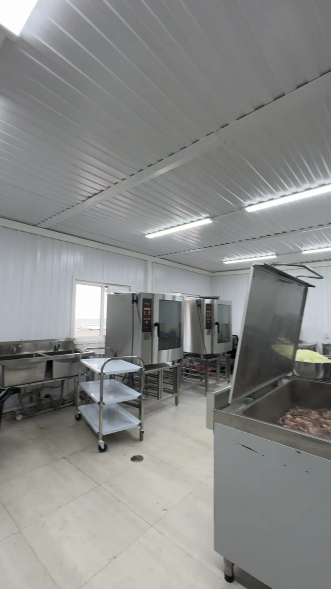 Санузел с двумя кабинками (4 / 9)