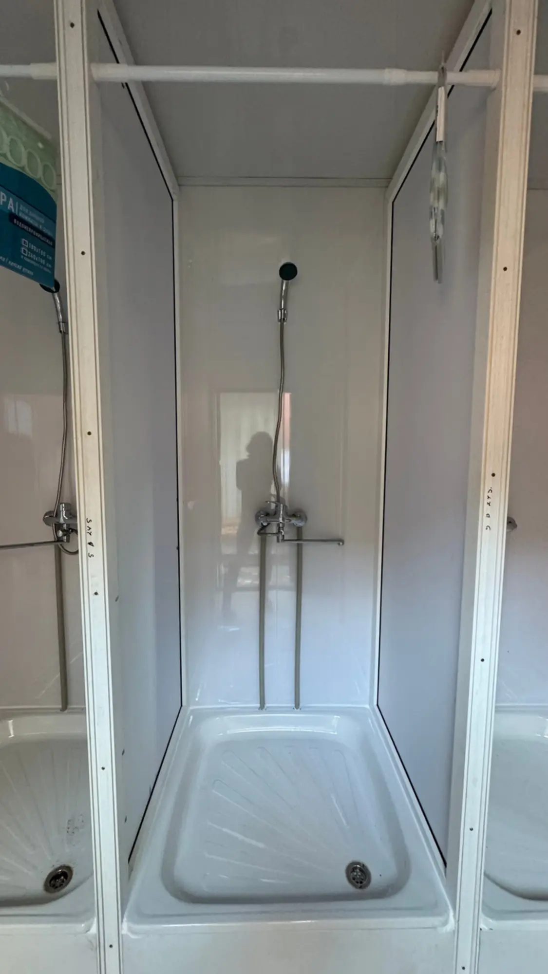 Душевая на базе 40-футового морского контейнера (6 / 8)