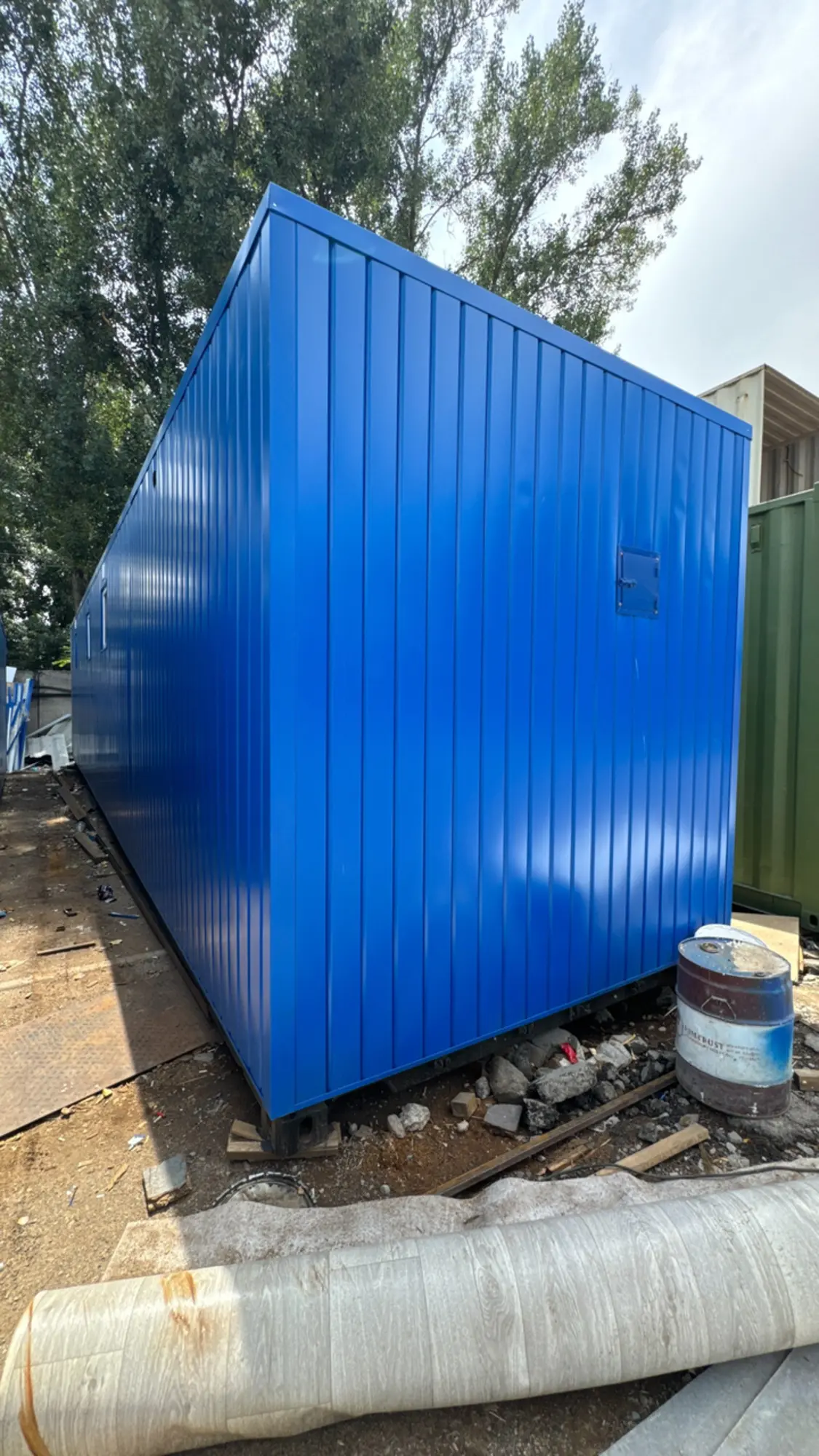 Душевая на базе 40-футового контейнера (1 / 9)