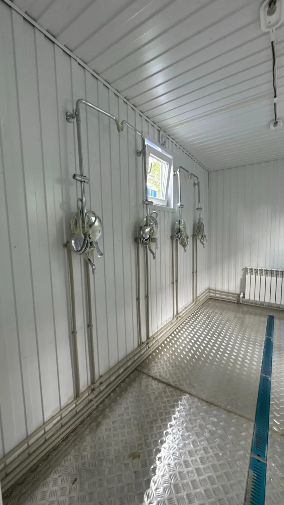 Душевая на базе 40-футового контейнера (2 / 9)