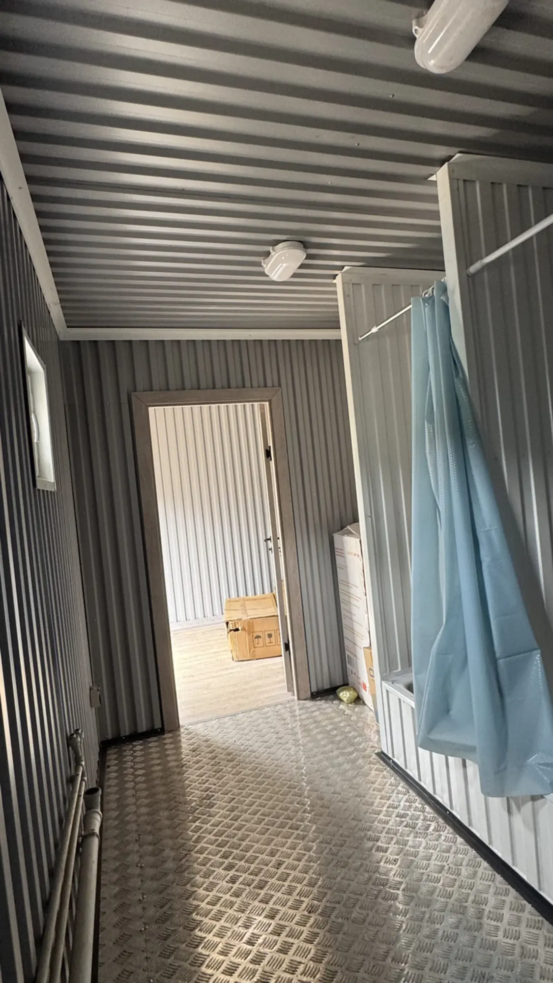 Душевая на базе 20-футового контейнера (3 / 10)