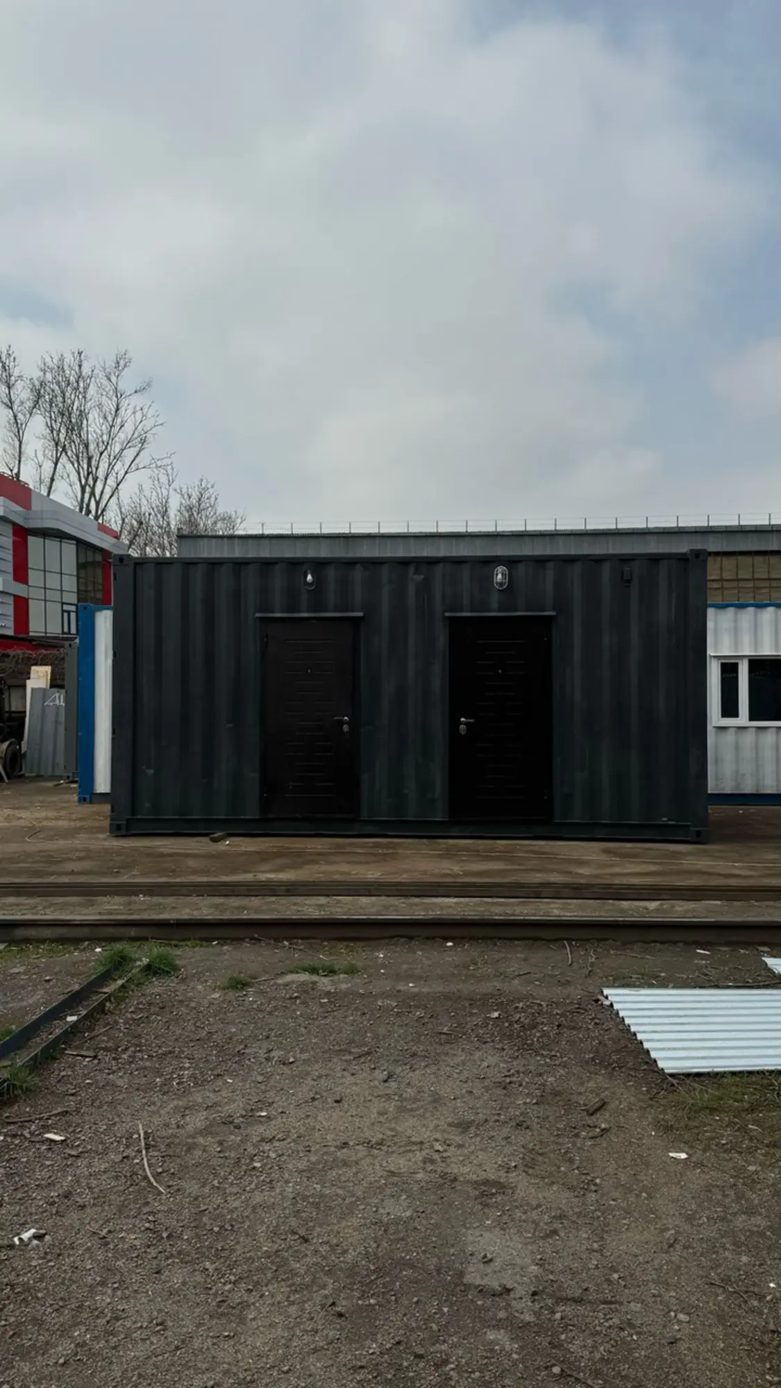 Бытовка с 2 комнатами, антрацит, на базе 20-футового контейнера (2 / 8)