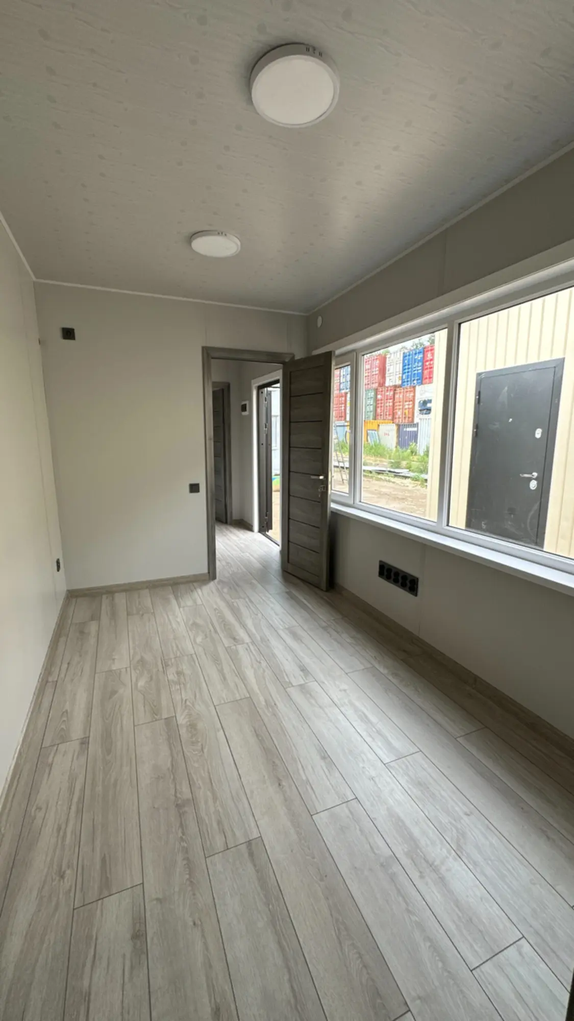 Серверная комната для таможни на базе 40-футового морского контейнера (2 / 8)