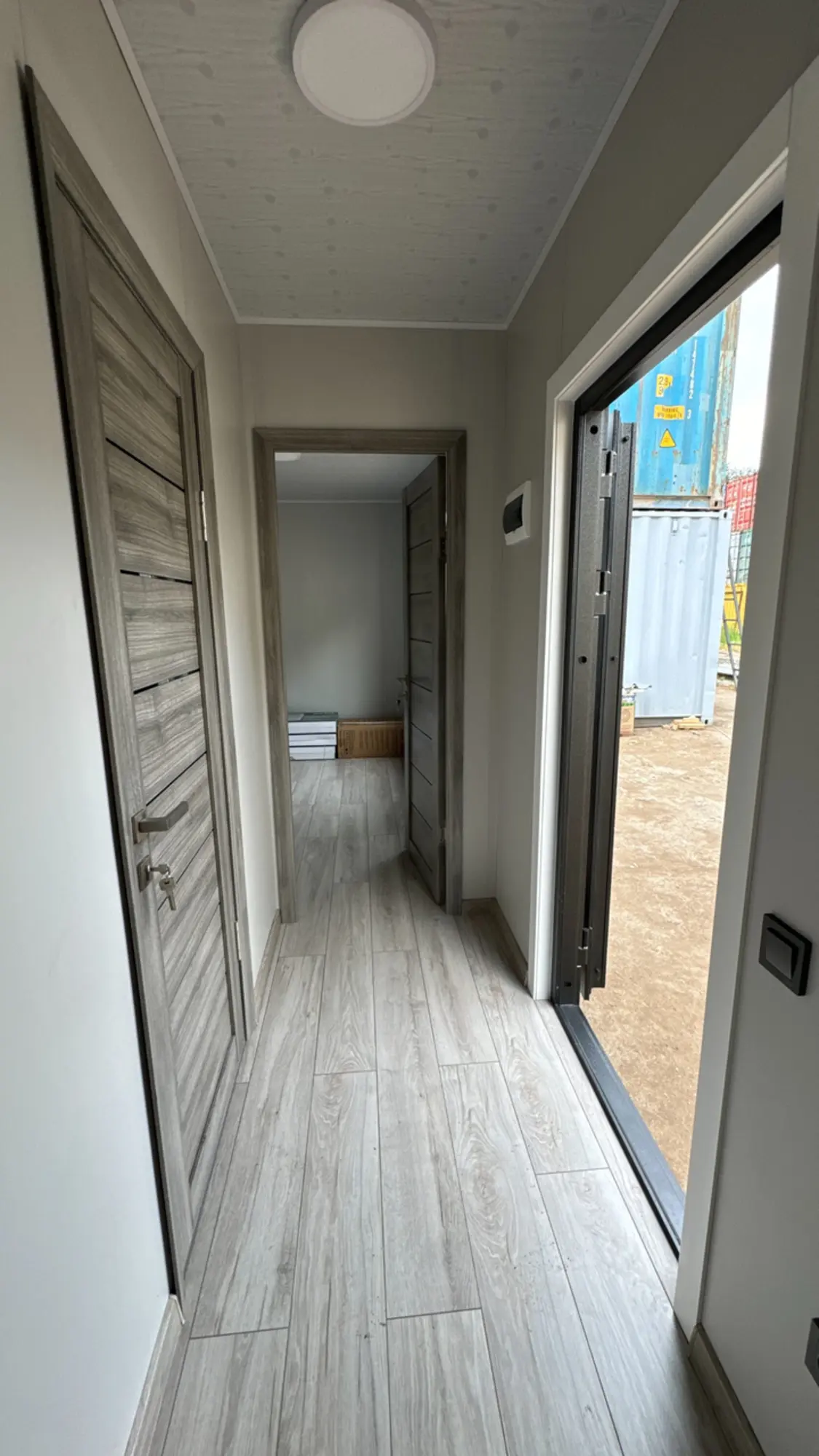 Серверная комната для таможни на базе 40-футового морского контейнера (4 / 8)