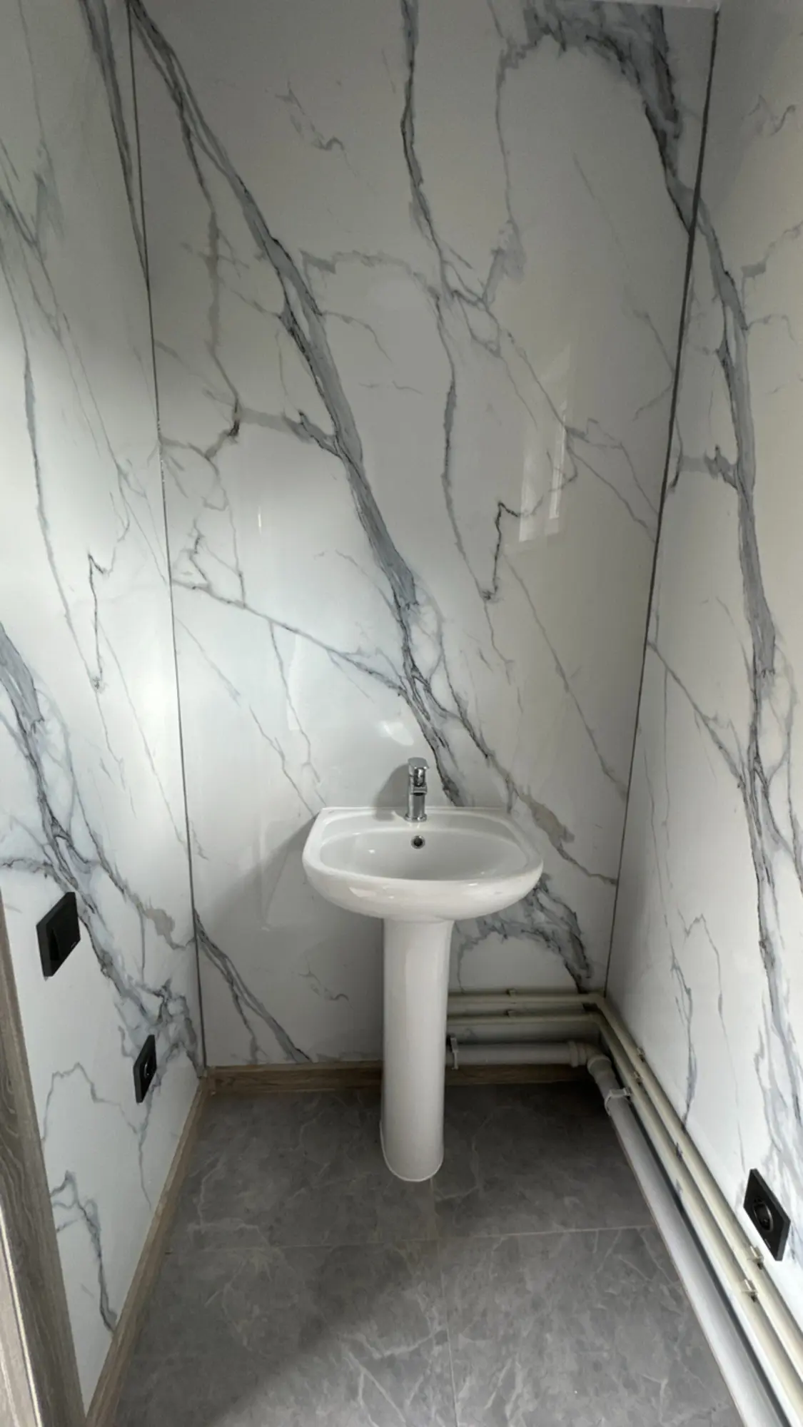 Серверная комната для таможни на базе 40-футового морского контейнера (7 / 8)