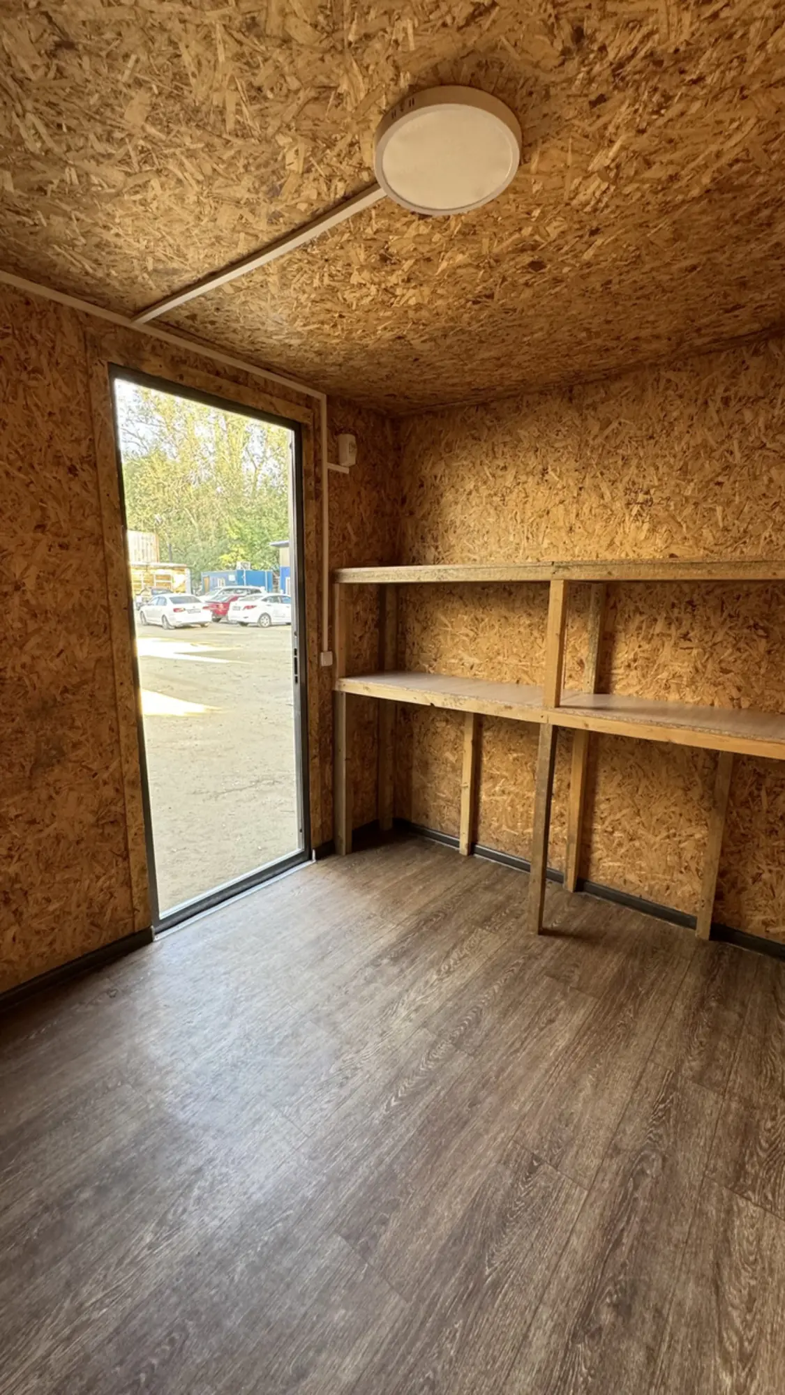 Служебный блок-контейнер со складом, на базе 20-футового контейнера (1 / 5)