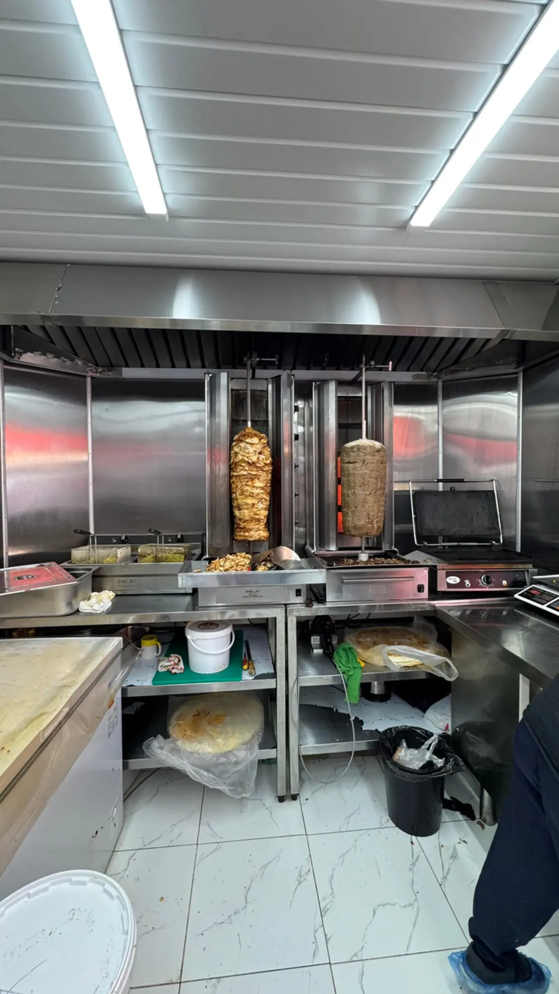 Служебный блок-контейнер со складом, на базе 20-футового контейнера (2 / 4)