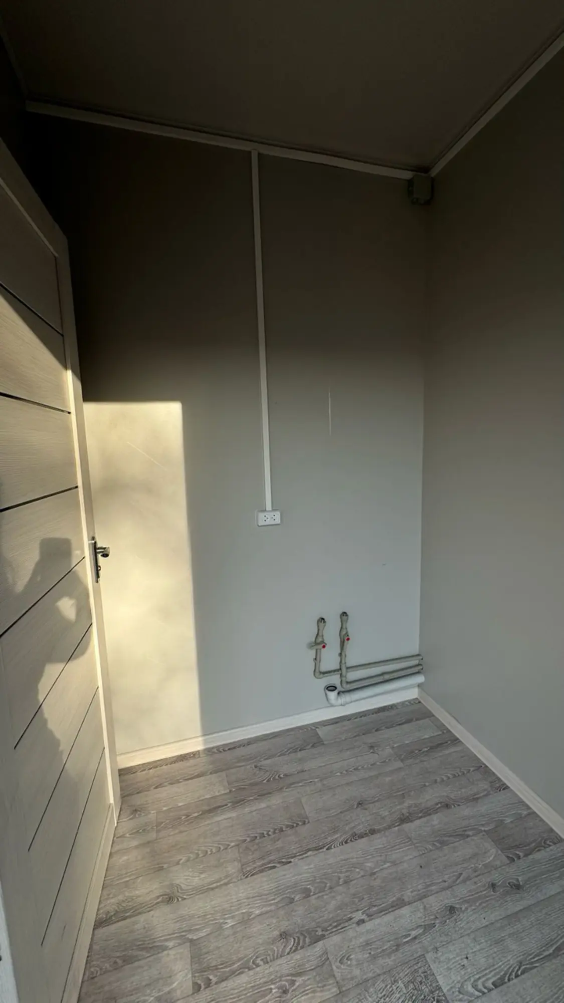 Бытовка с конференц залом, кухней, душевой и КПП, антрацит, на базе 40-футового контейнера (5 / 9)