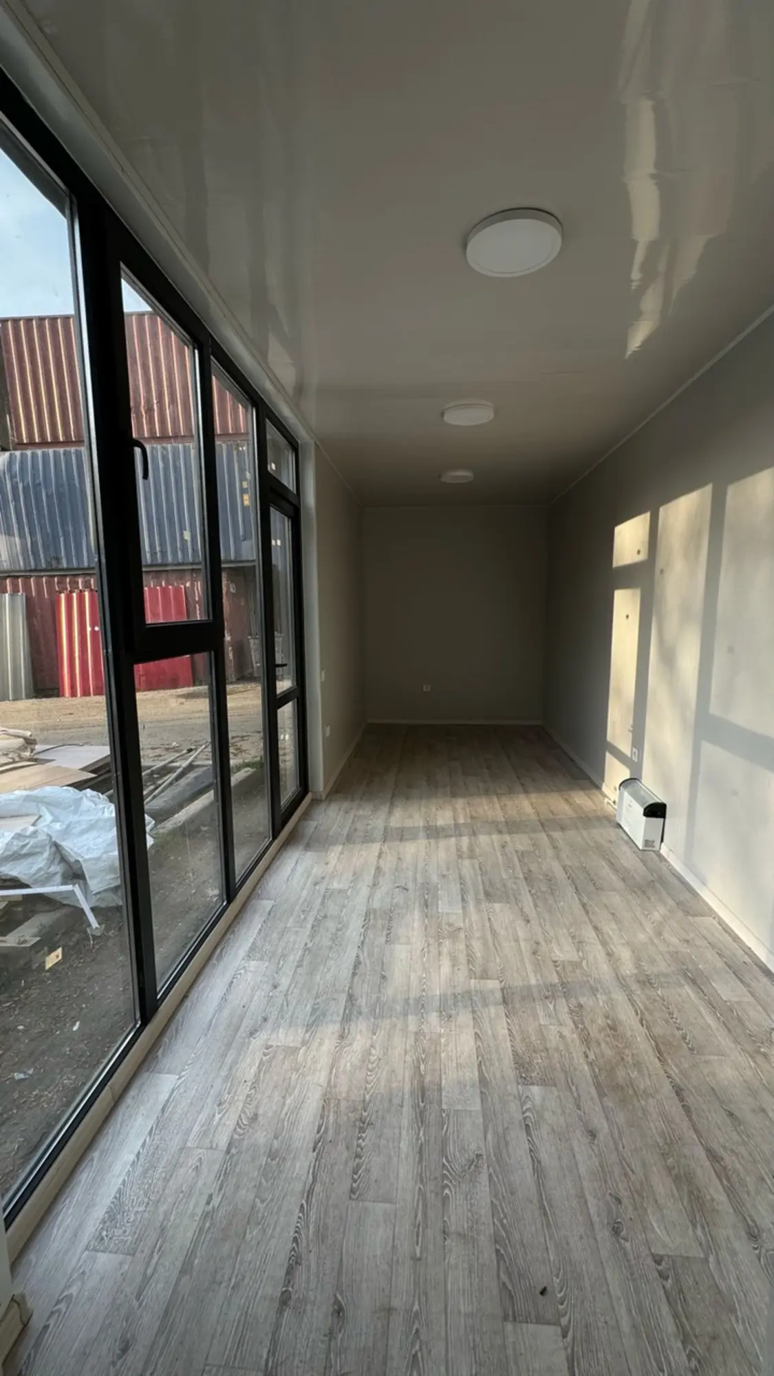 Бытовка с конференц залом, кухней, душевой и КПП, антрацит, на базе 40-футового контейнера (6 / 9)