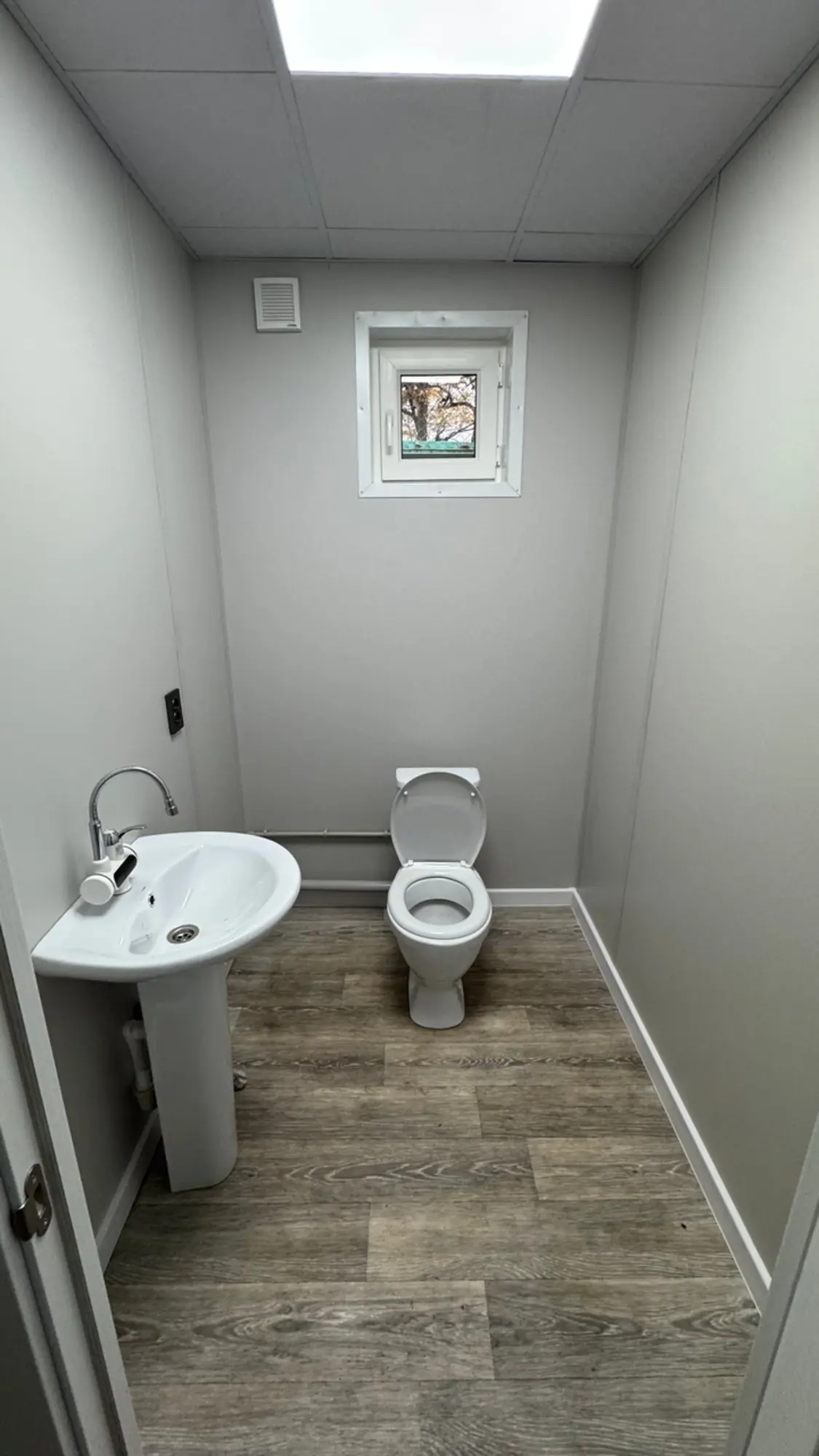 Прорабская на базе 2х 40-футовых морских контейнера (5 / 9)