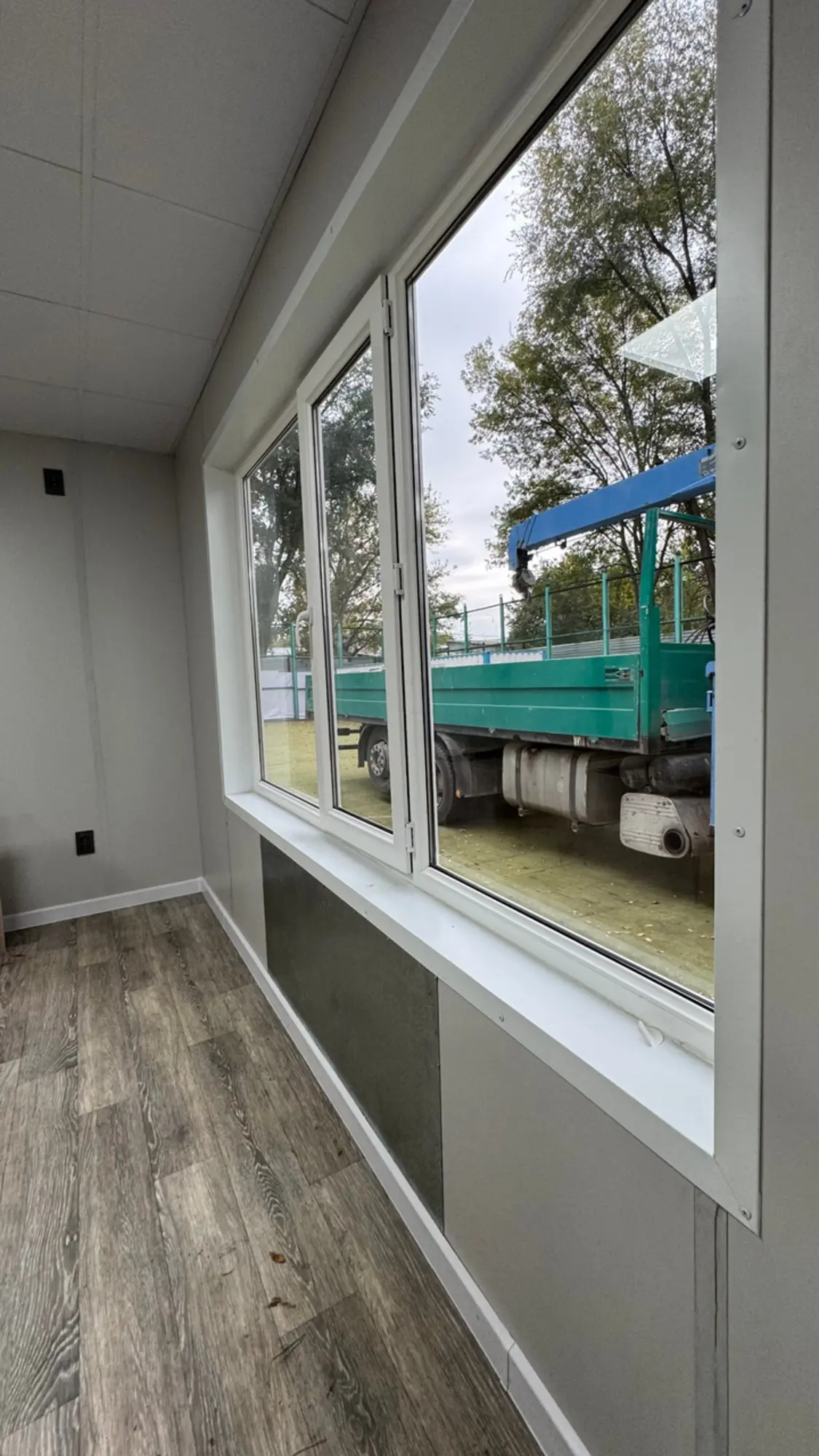 Прорабская на базе 2х 40-футовых морских контейнера (8 / 9)