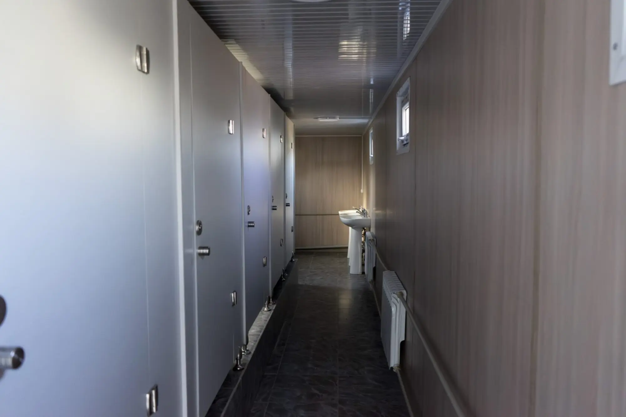 Прорабская на базе 2х 40-футовых морских контейнера (1 / 2)