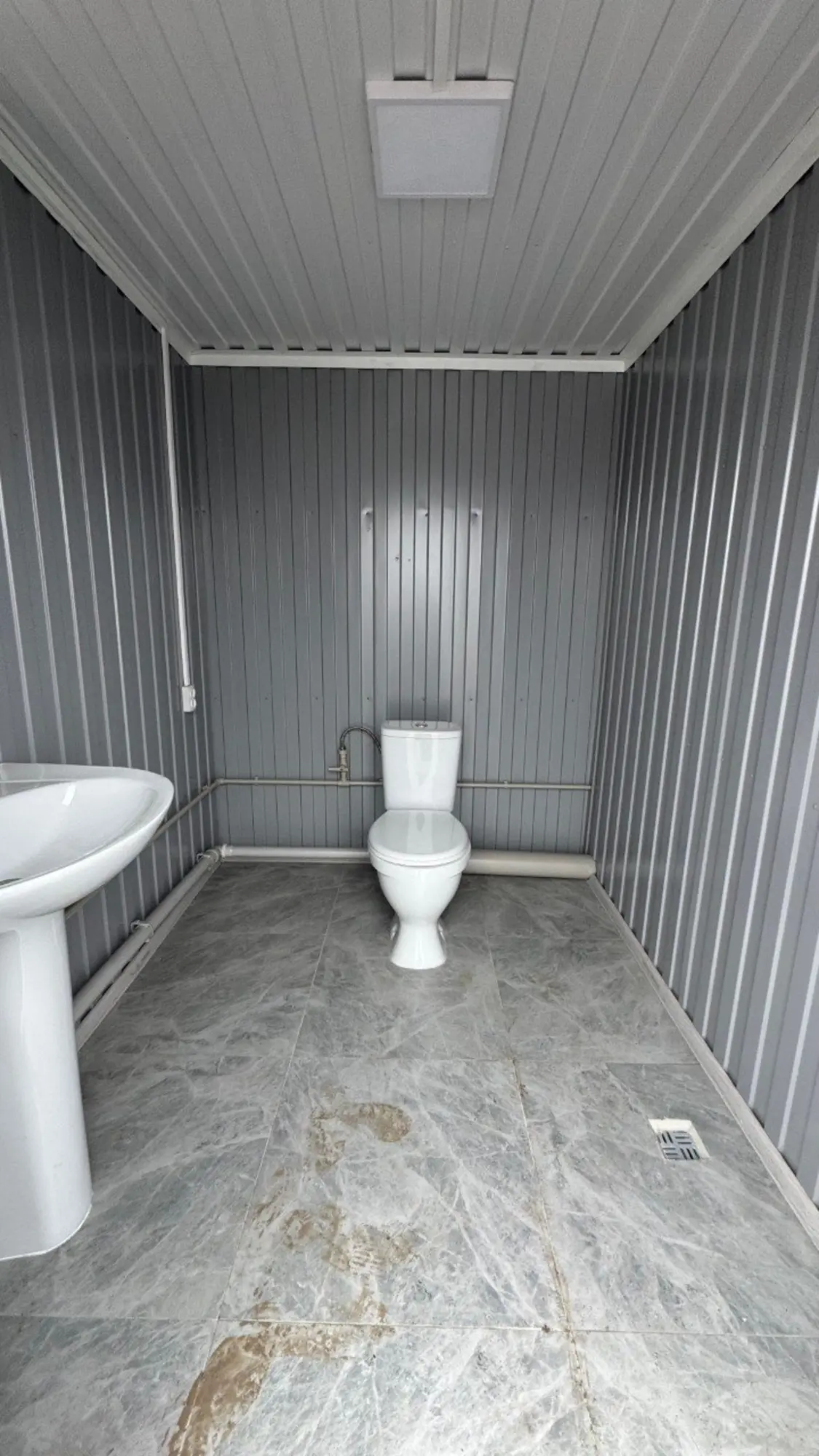 Санузел, на базе 20-футового контейнера (5 / 6)