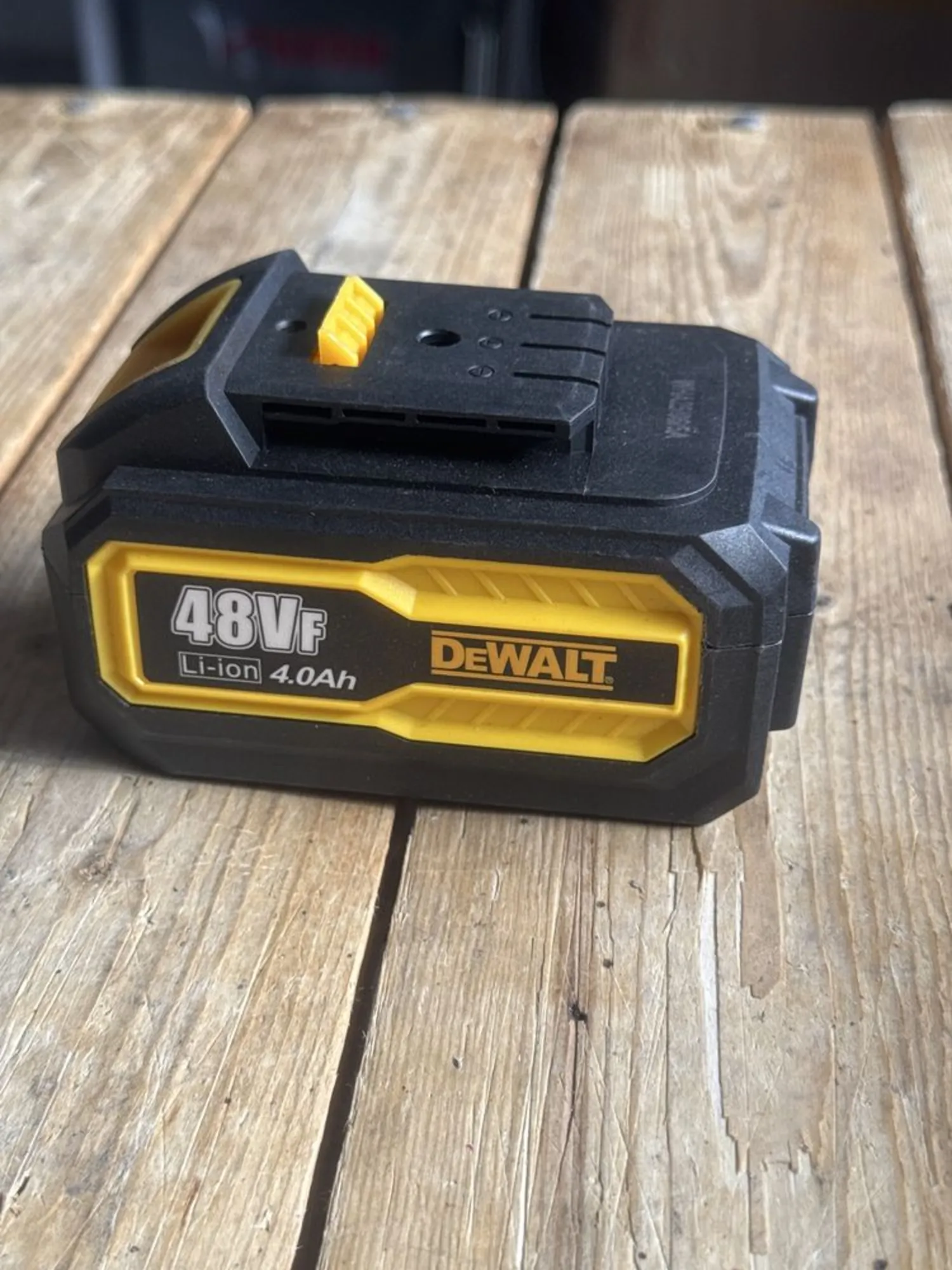 Батарейки на шуруповерт разных видов (1 / 3)