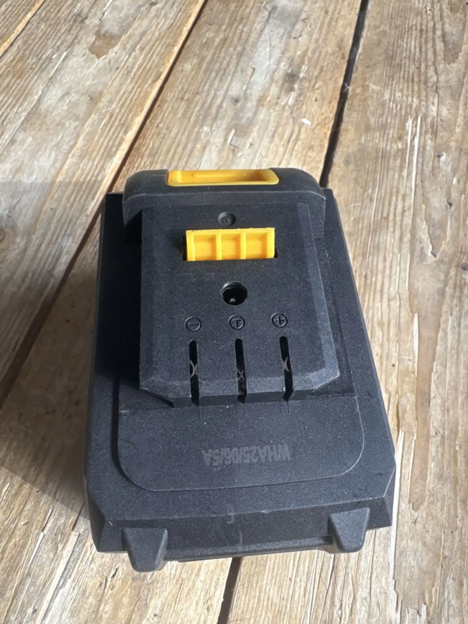 Батарейки на шуруповерт разных видов (2 / 3)