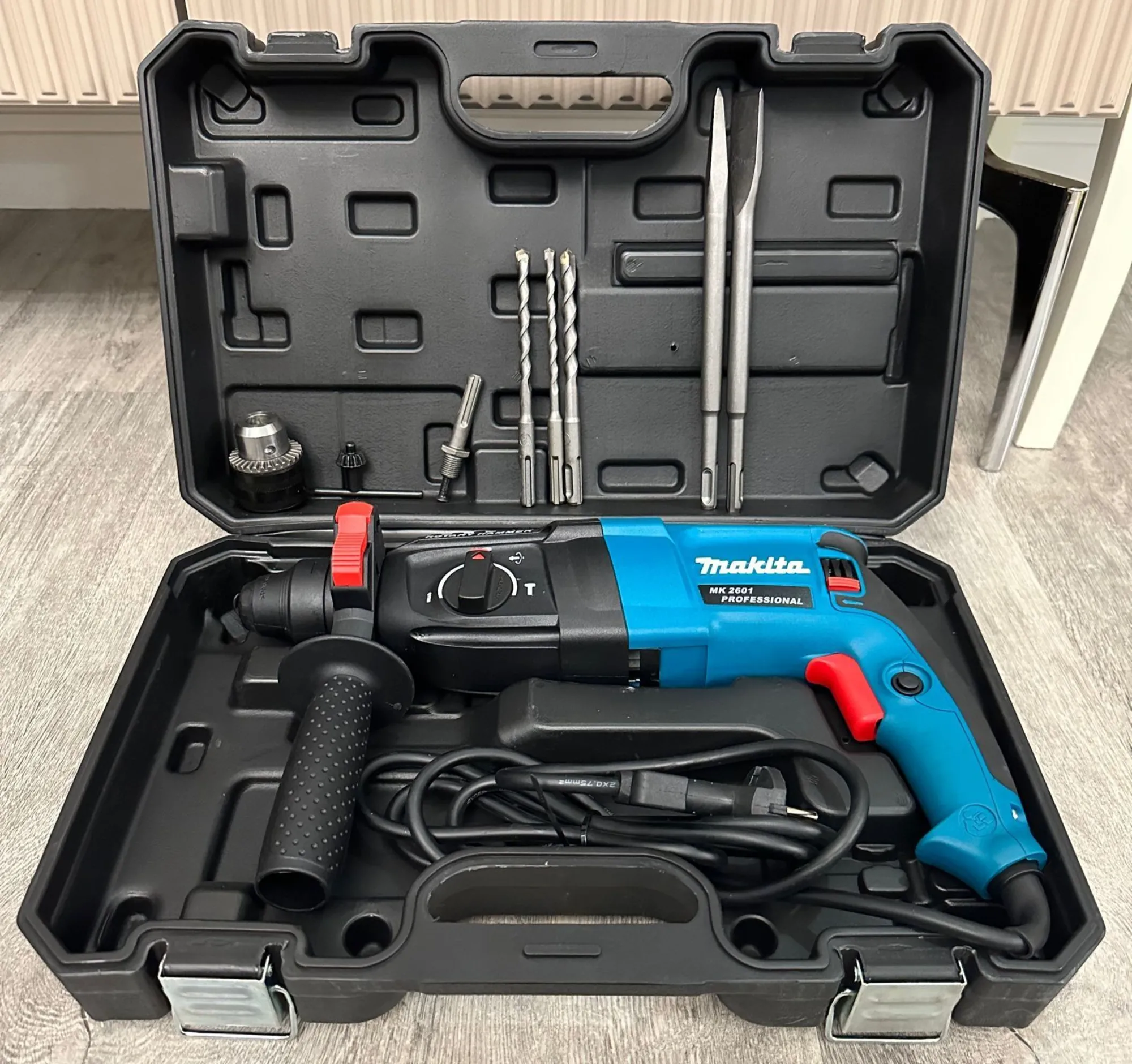 Перфоратор Макита (1 / 3)