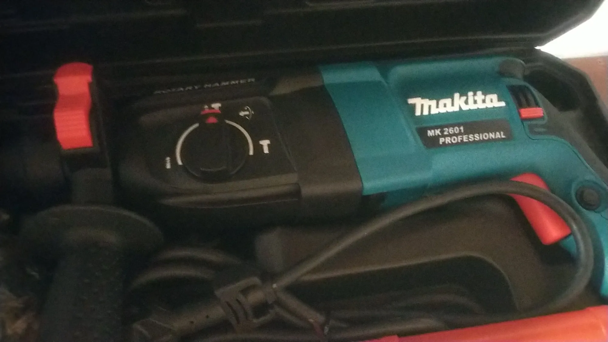 Перфоратор Макита (2 / 3)