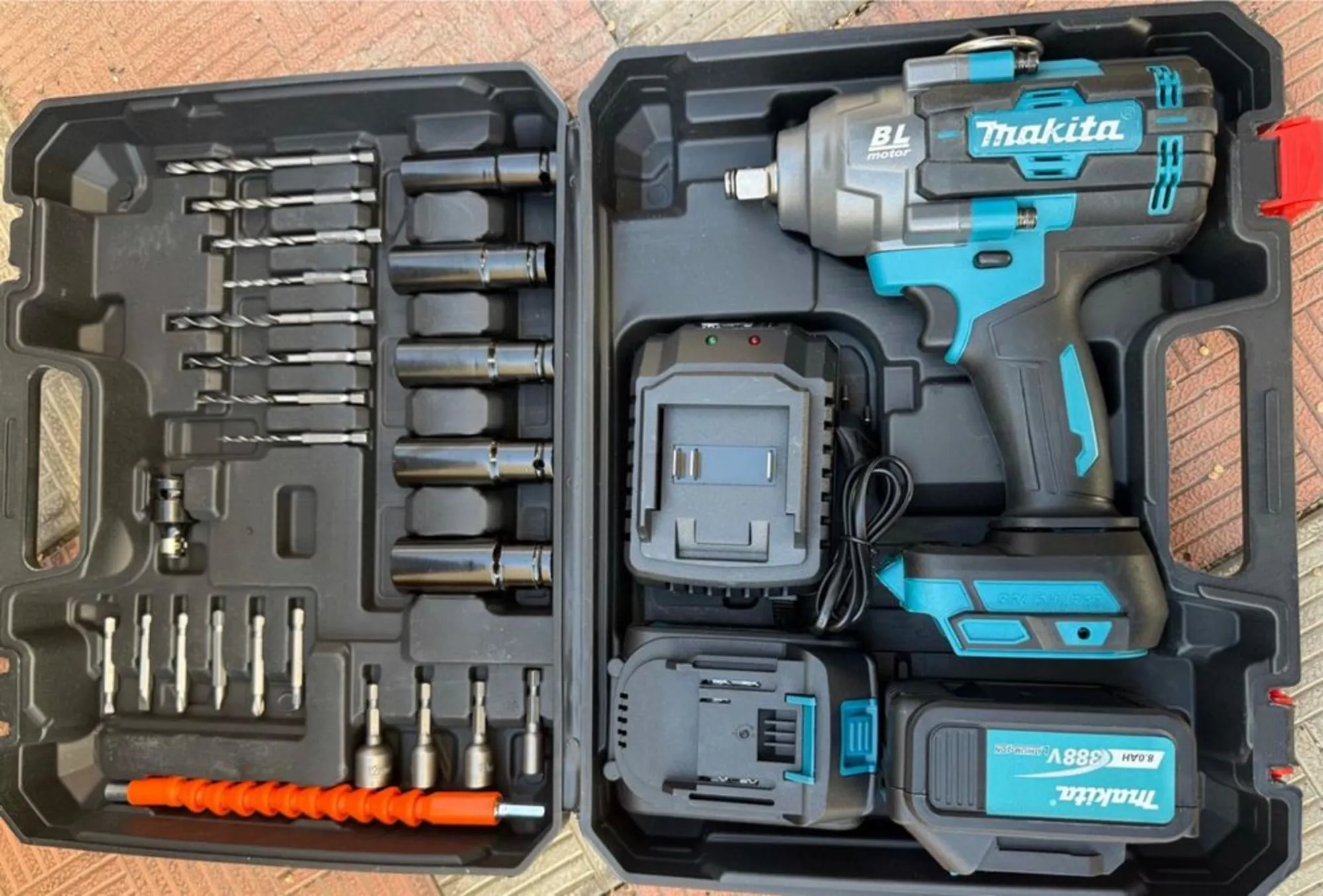 Гайкавер Макита 1500Нм с набором 2в1 для сто (1 / 1)