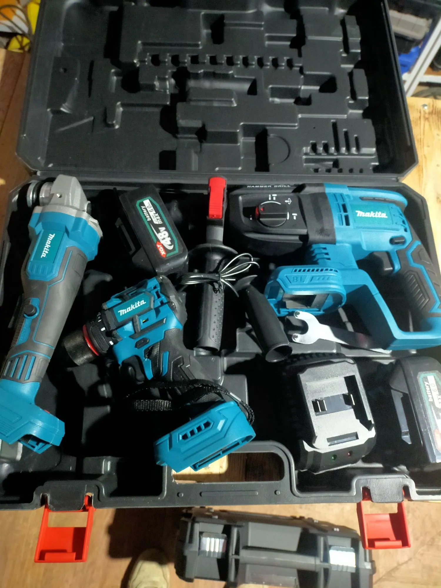 3в1 Макита Перфоратор шуруповёрт балгаока на батарейках (1 / 3)