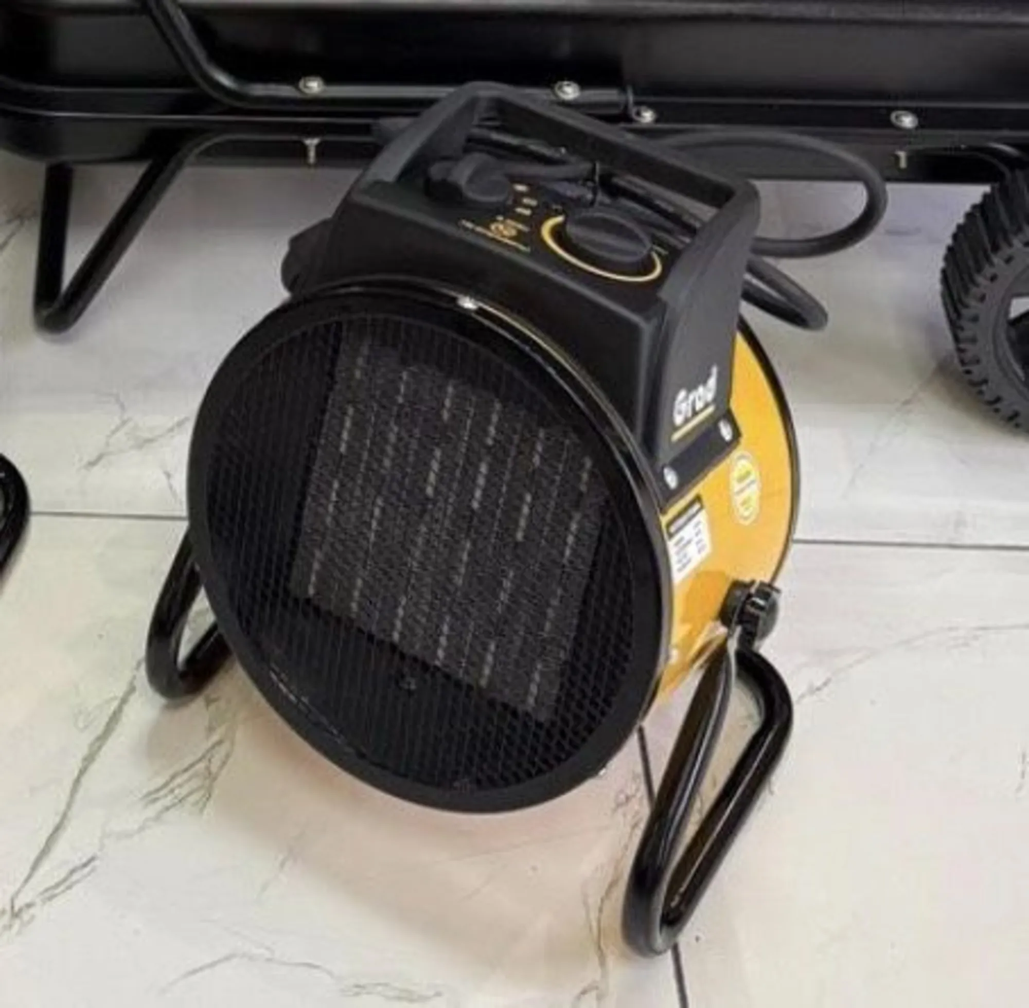 Тепловой обогреватель Град 5квт пушка обогреватель (1 / 2)