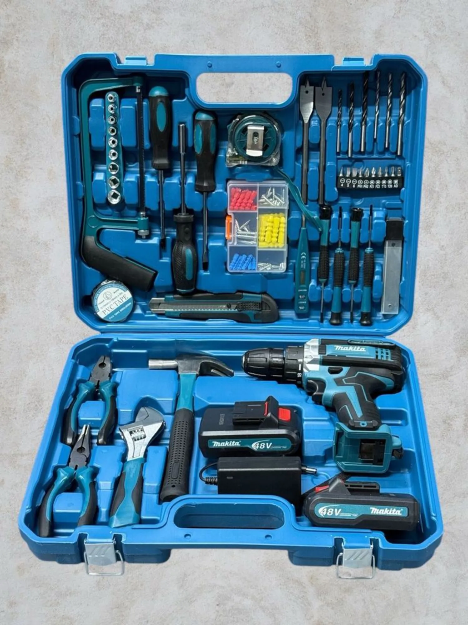 Шуруповерт Макита с большим набором для дома (1 / 1)